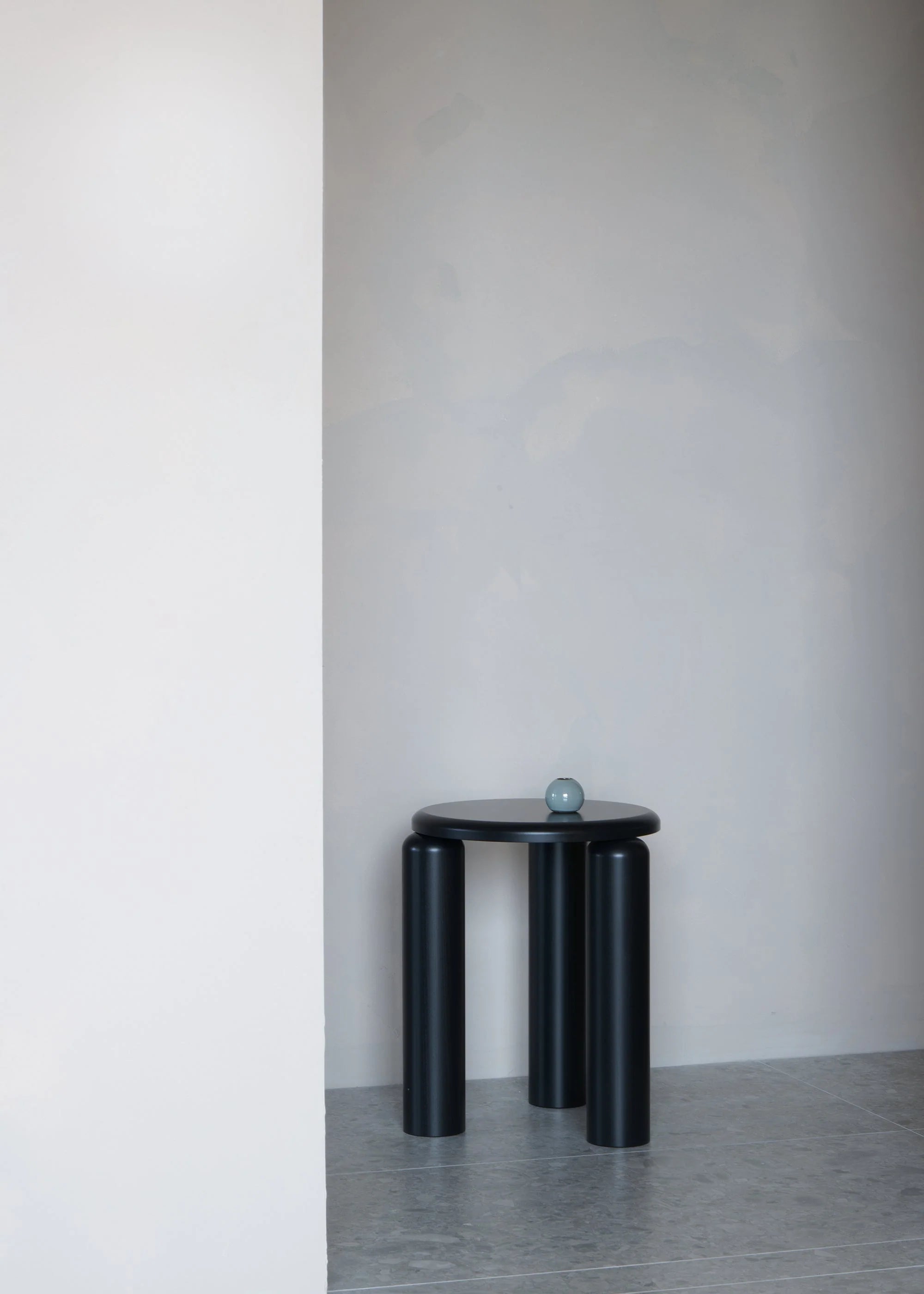 Beistelltisch NEO schwarzes Eschenholz