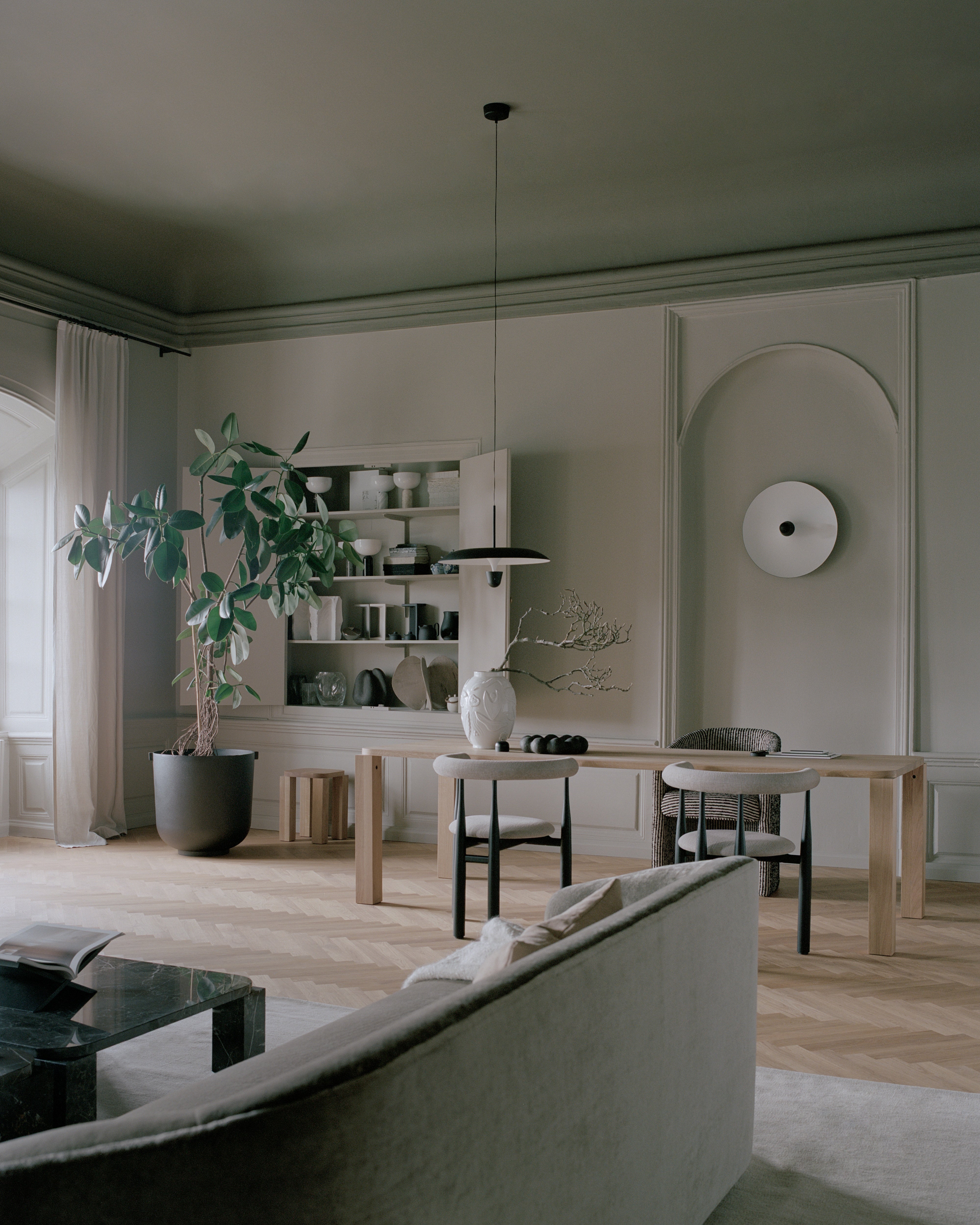 KANTARELL Wall Lamp Black with White Finish