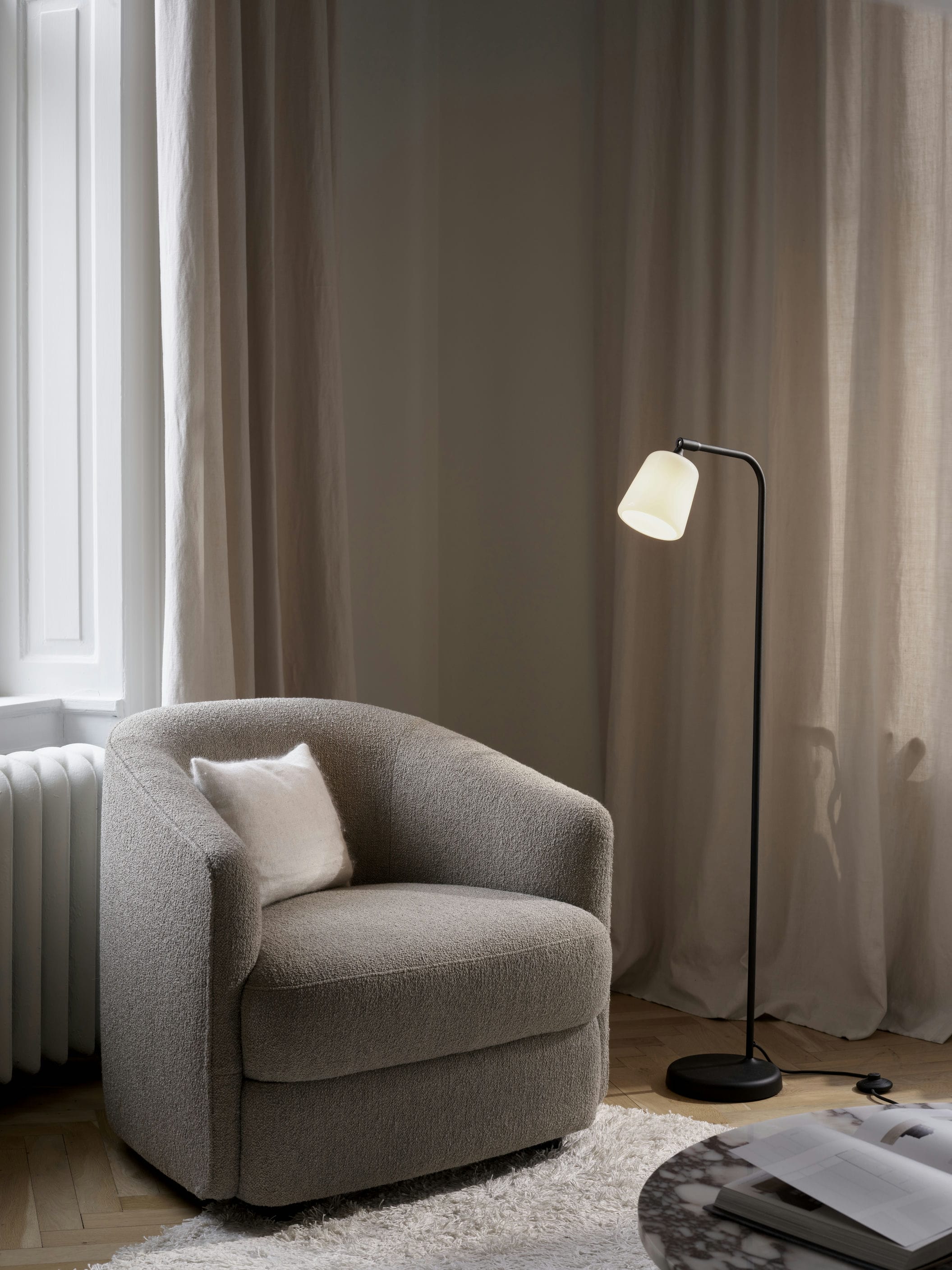 Floor lamp Material dark cement