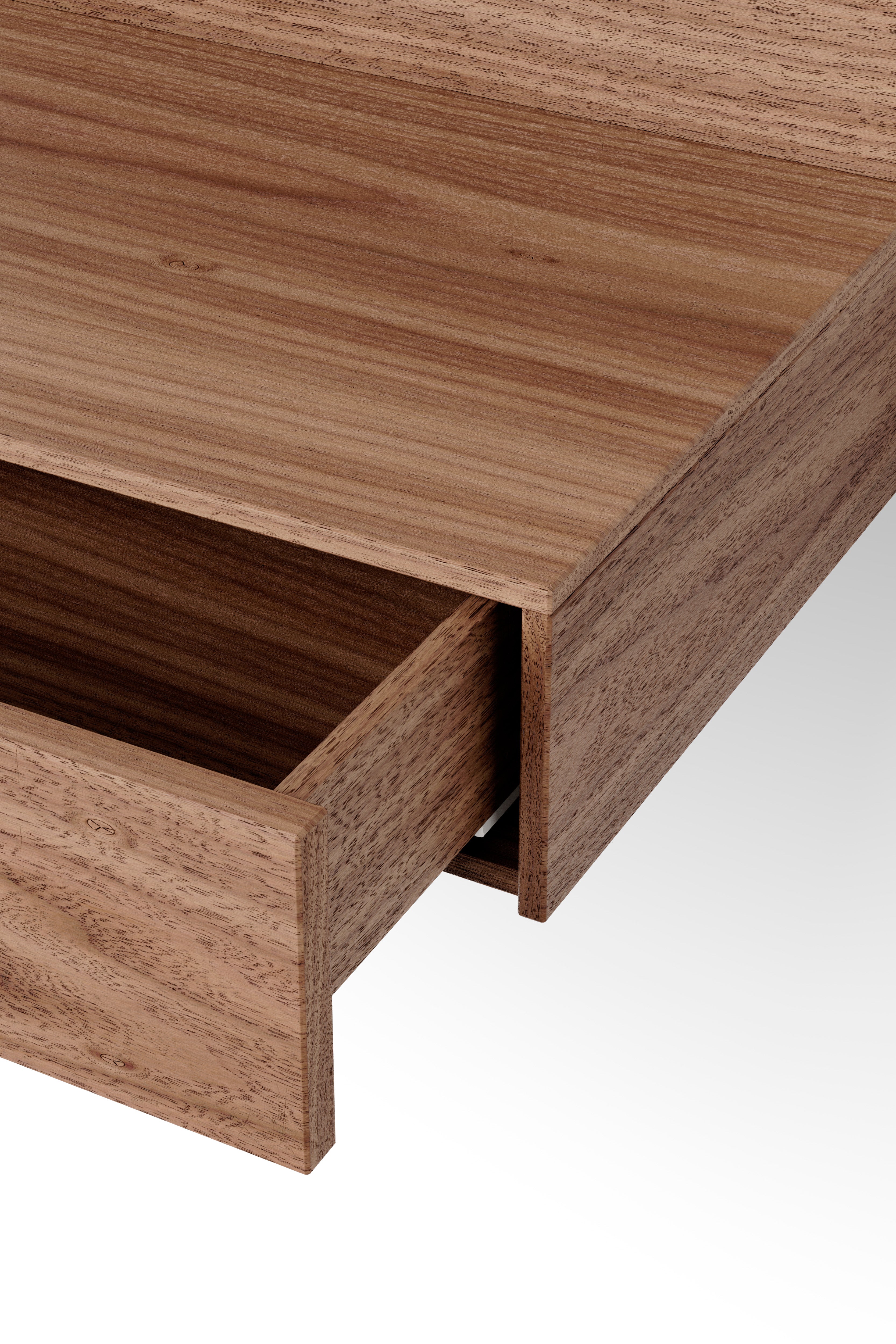 Tana -Nuss -Furnier -Hängeschrank