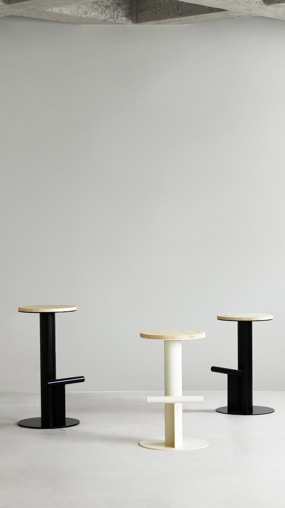 Black bar chair
