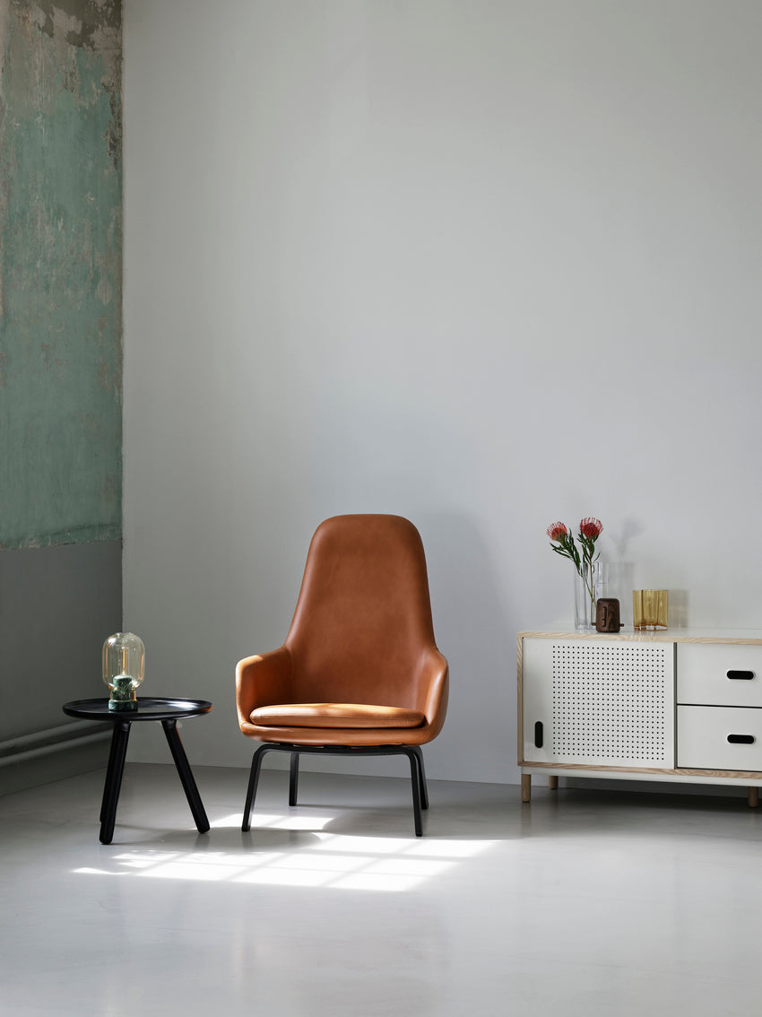 Upholstered armchair era high oak base