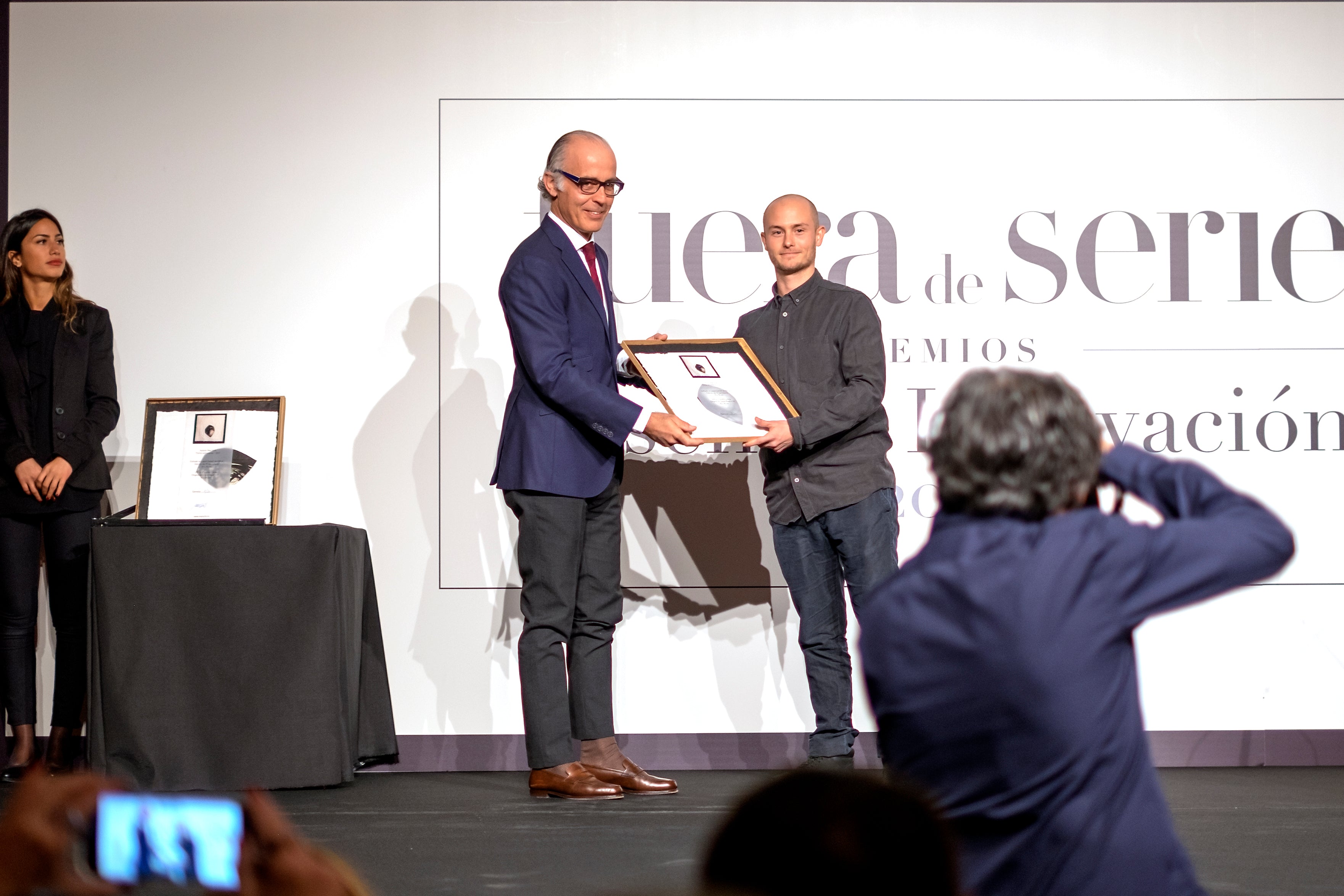 BALANCE black table lamp