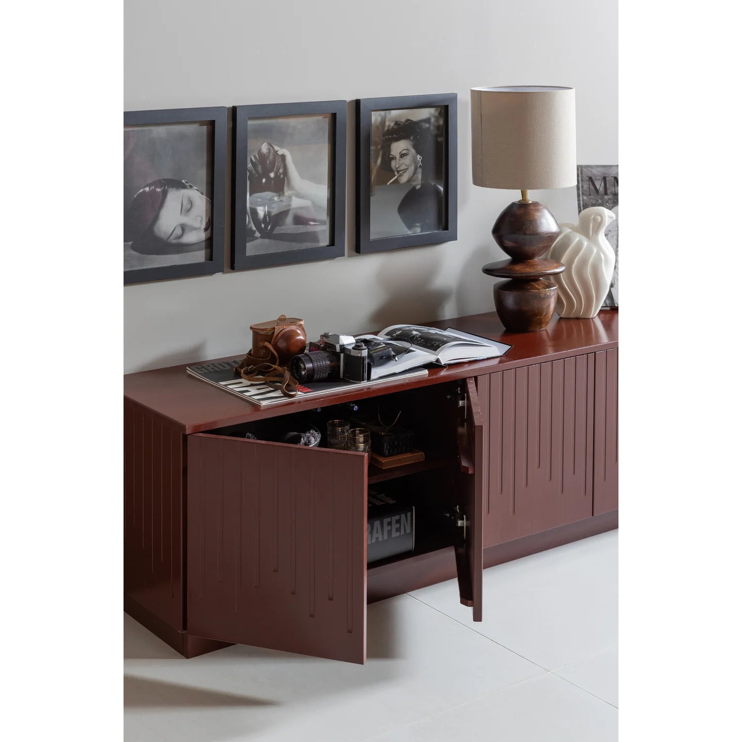 Roter Ziegelstiftschrank