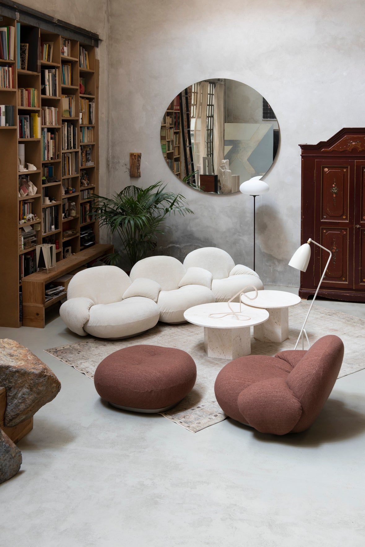 Puf PACHA upholstered with a gold base