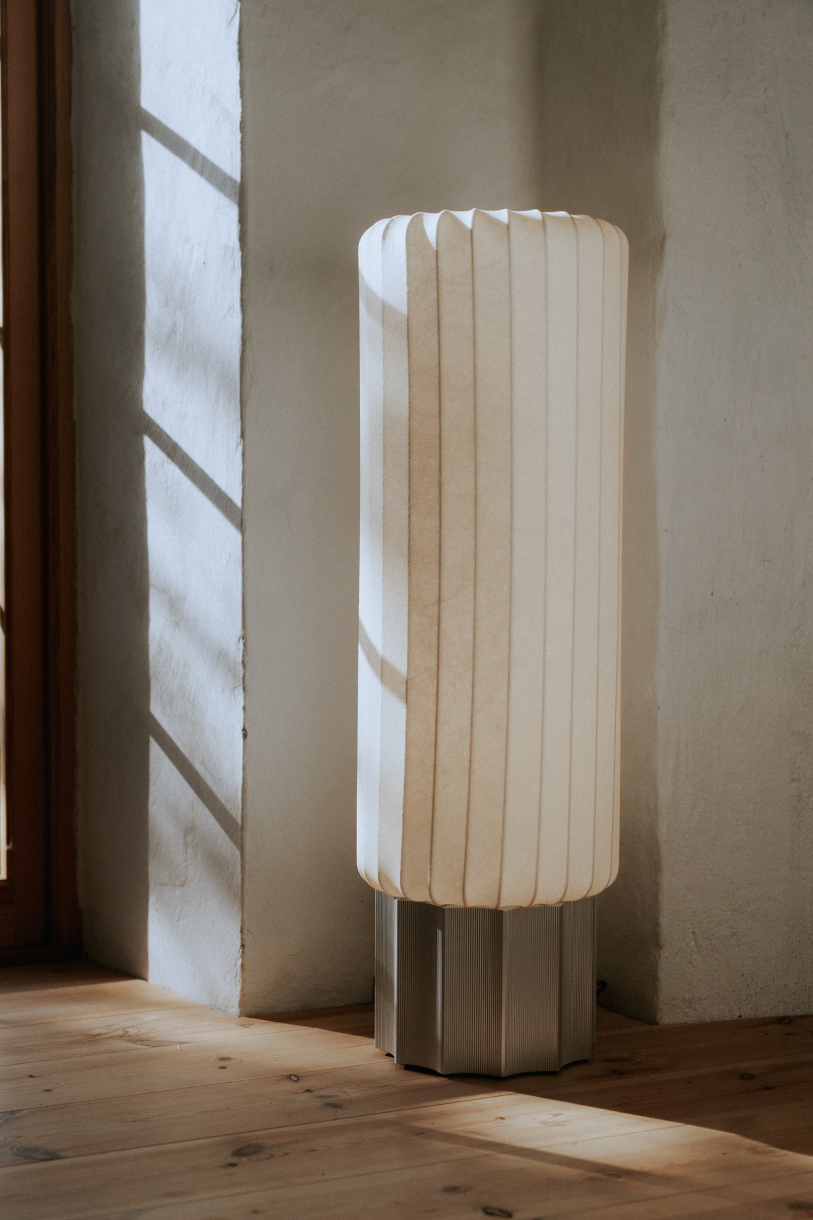 METER aluminum floor lamp