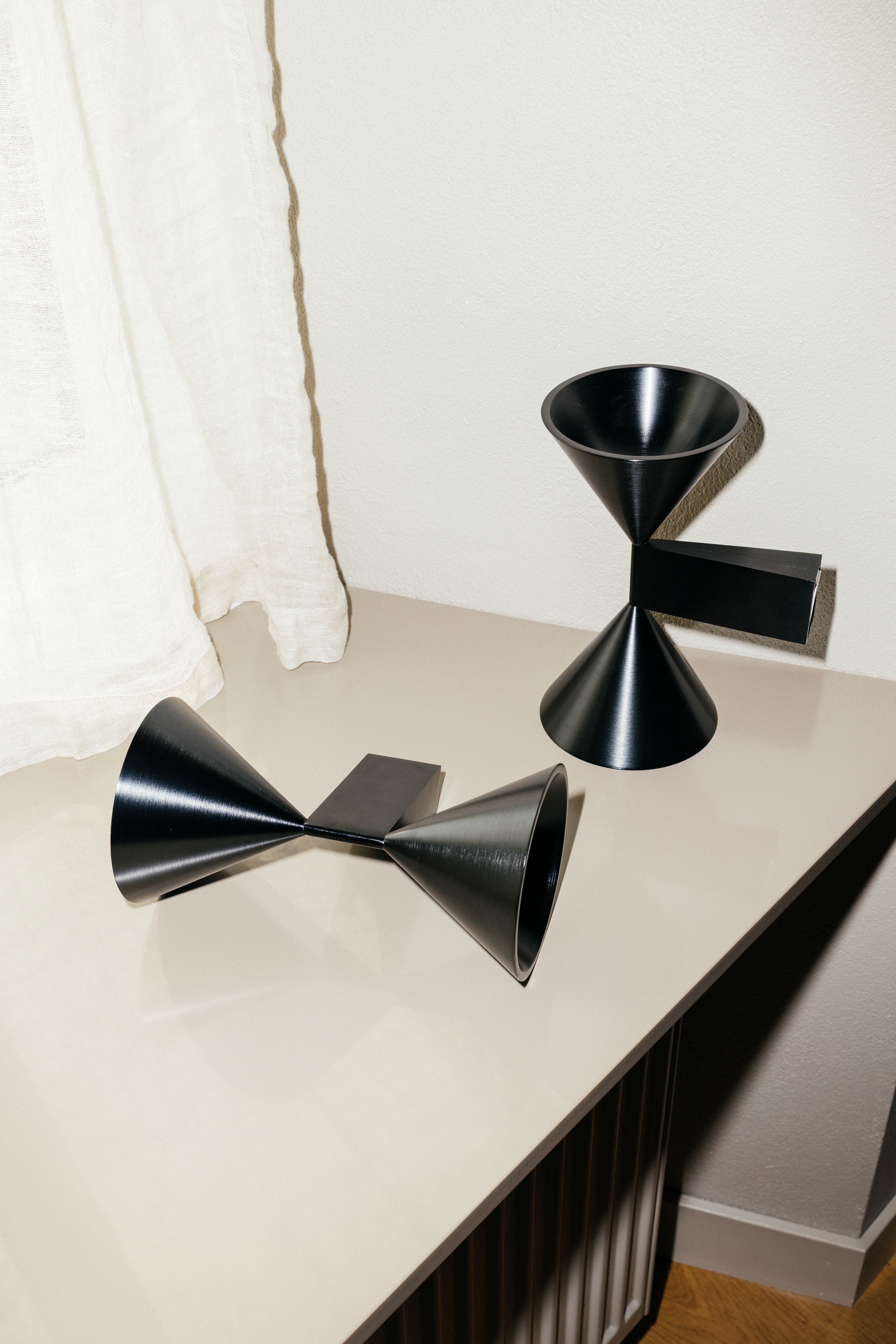 APOLLO GRAND Black Wall Lamp