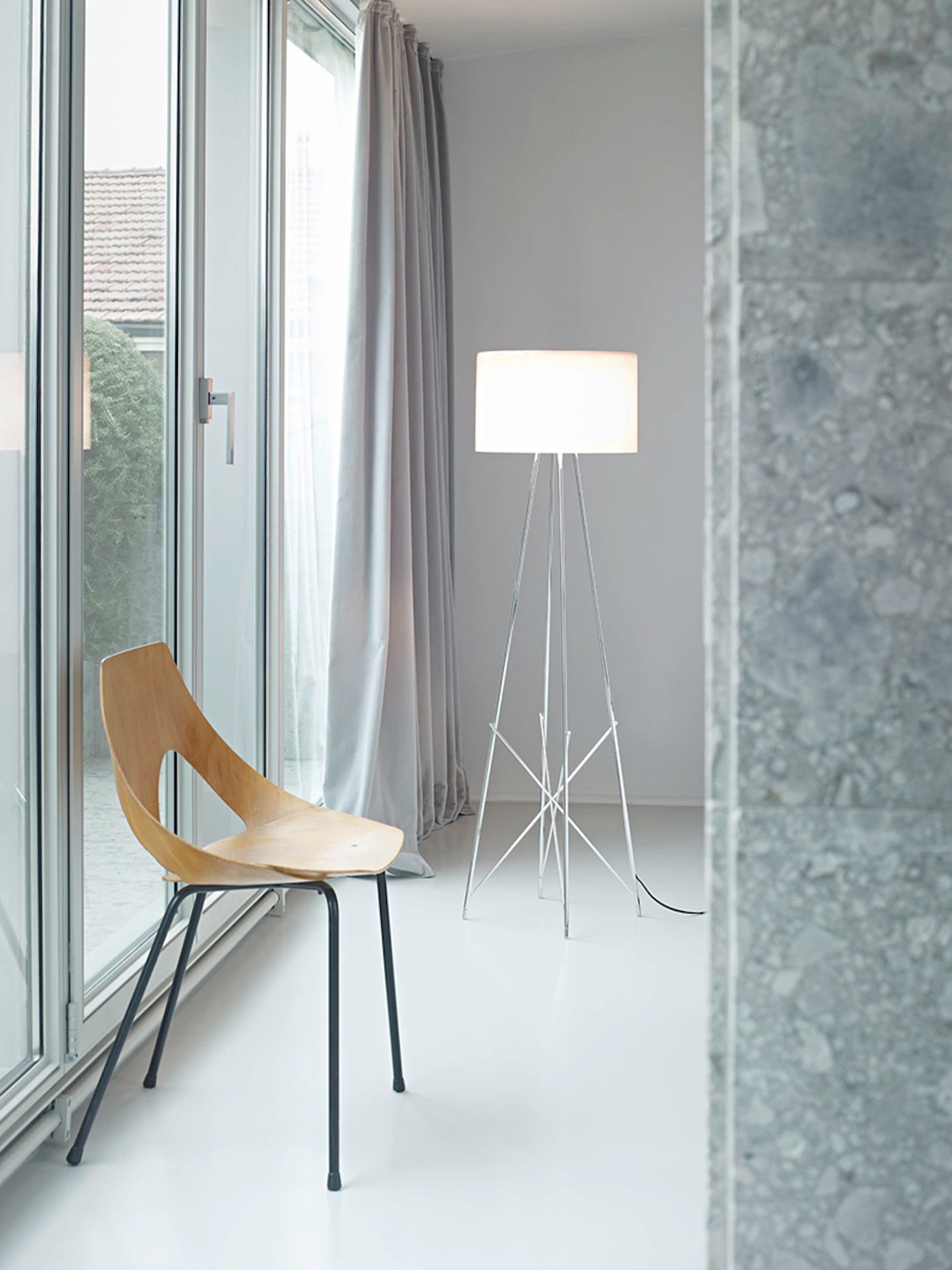 RAY White Floor Lamp with Metal Base