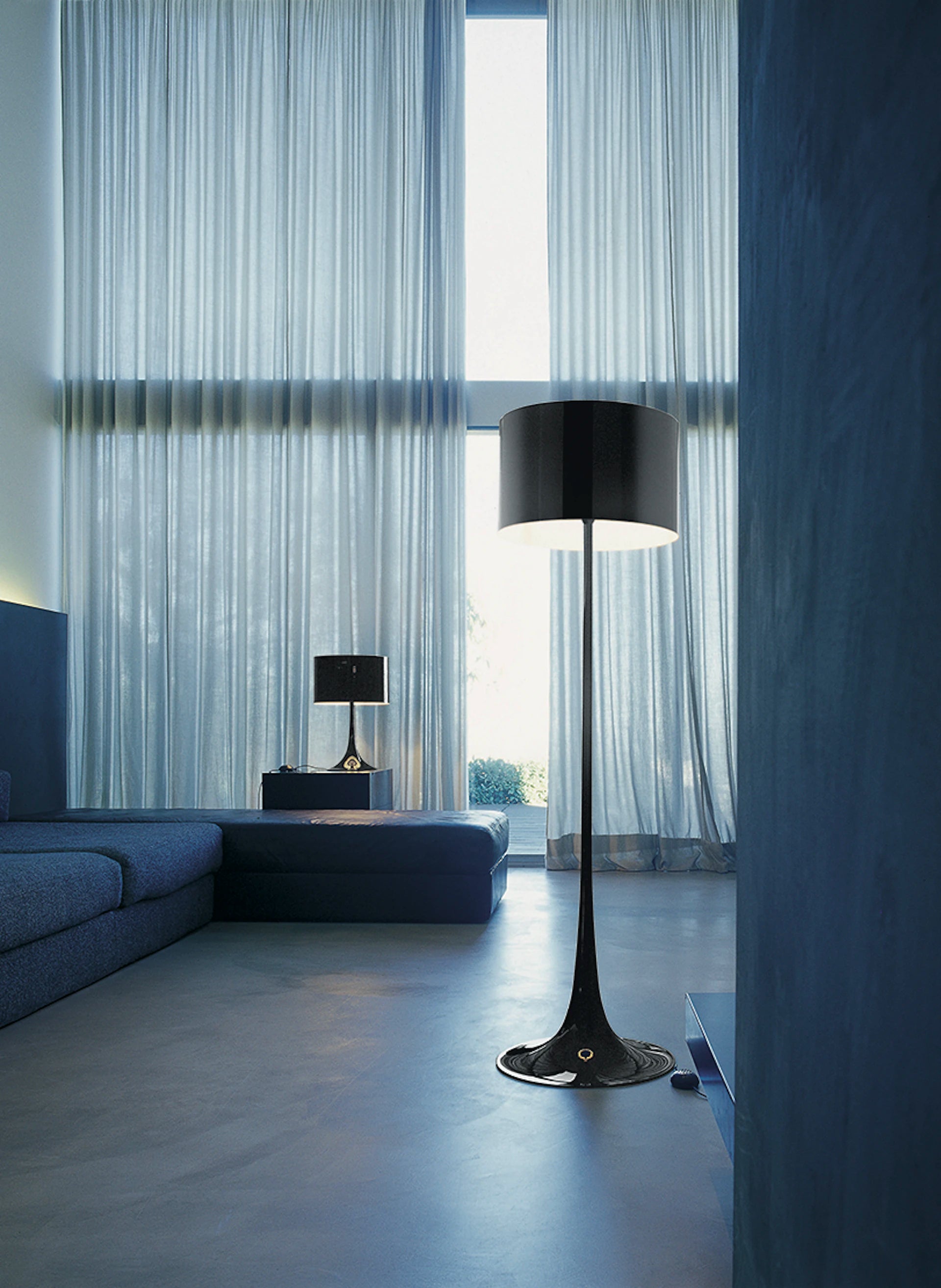 SPUN LIGHT Black Floor Lamp