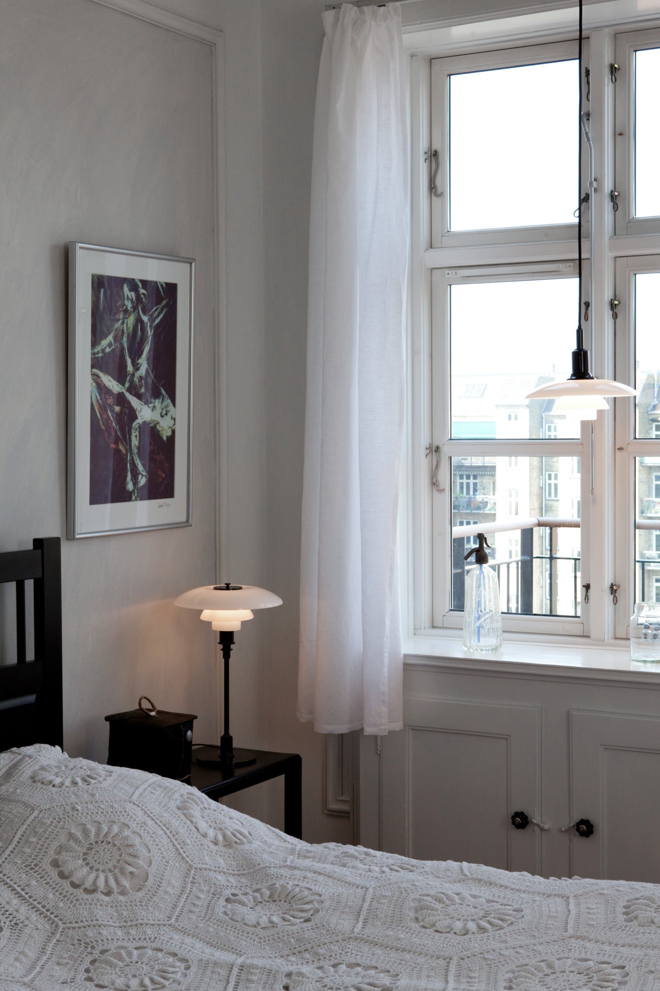 Tischlampe PH 3/2 weiß mit schwarzem Fuß