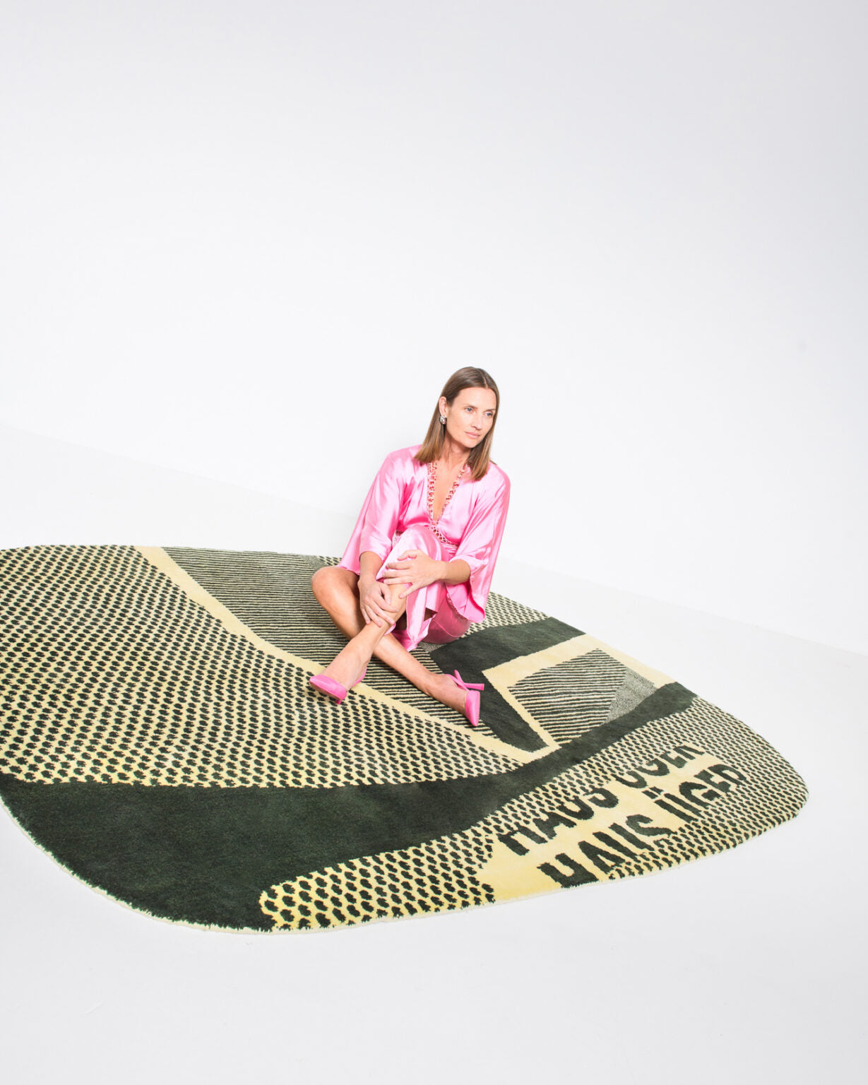 Decorative oval rug SIGNED green