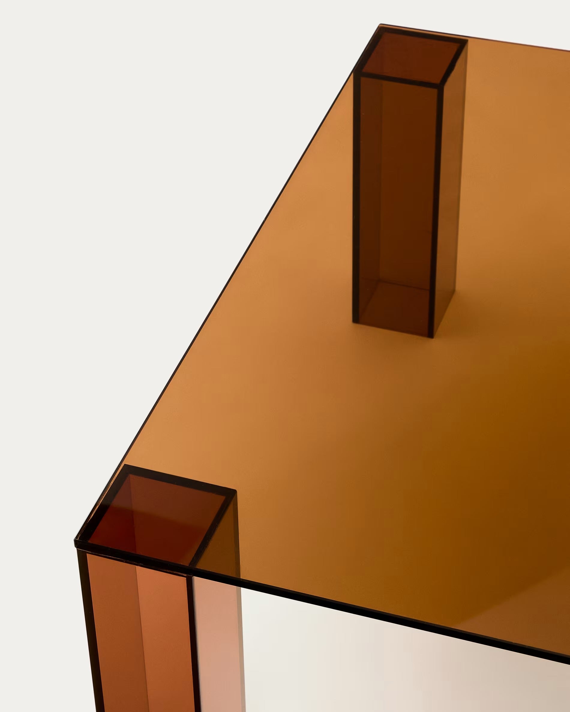 Quadratischer Couchtisch ADULARIA mit braunem, gehärtetem Glas