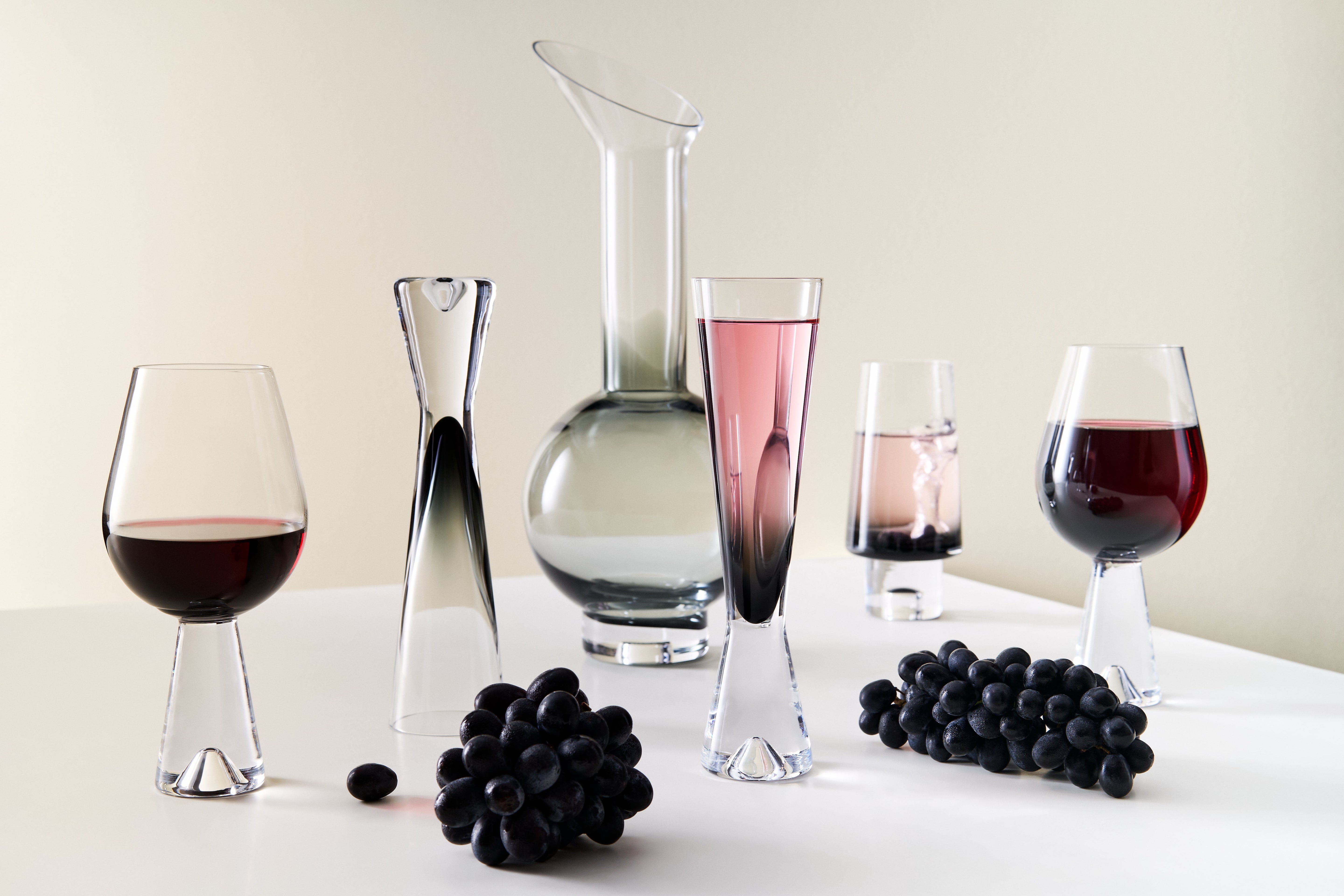 Set of champagne glasses tank black glass