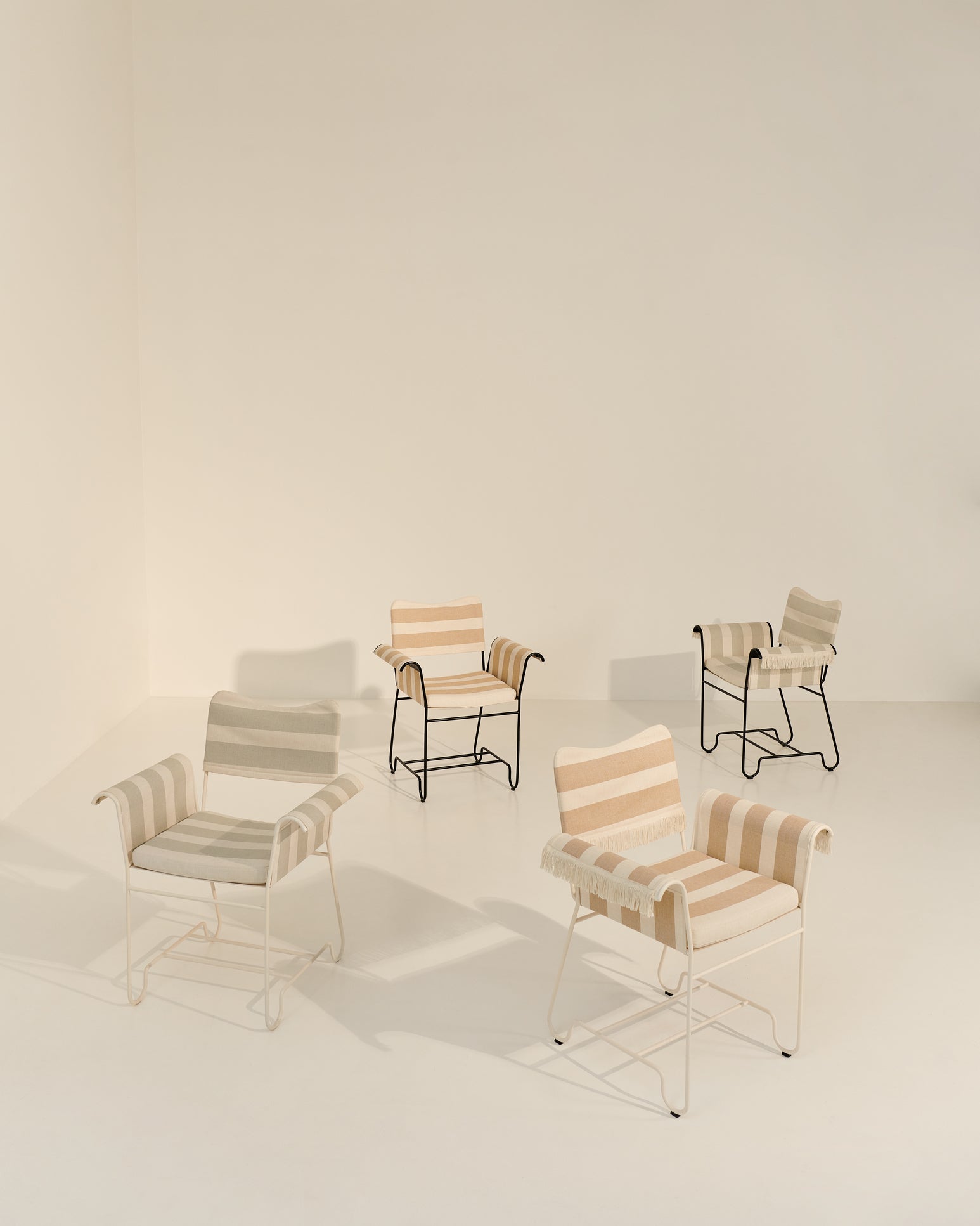 TROPIQUE garden chair gray with a white steel base