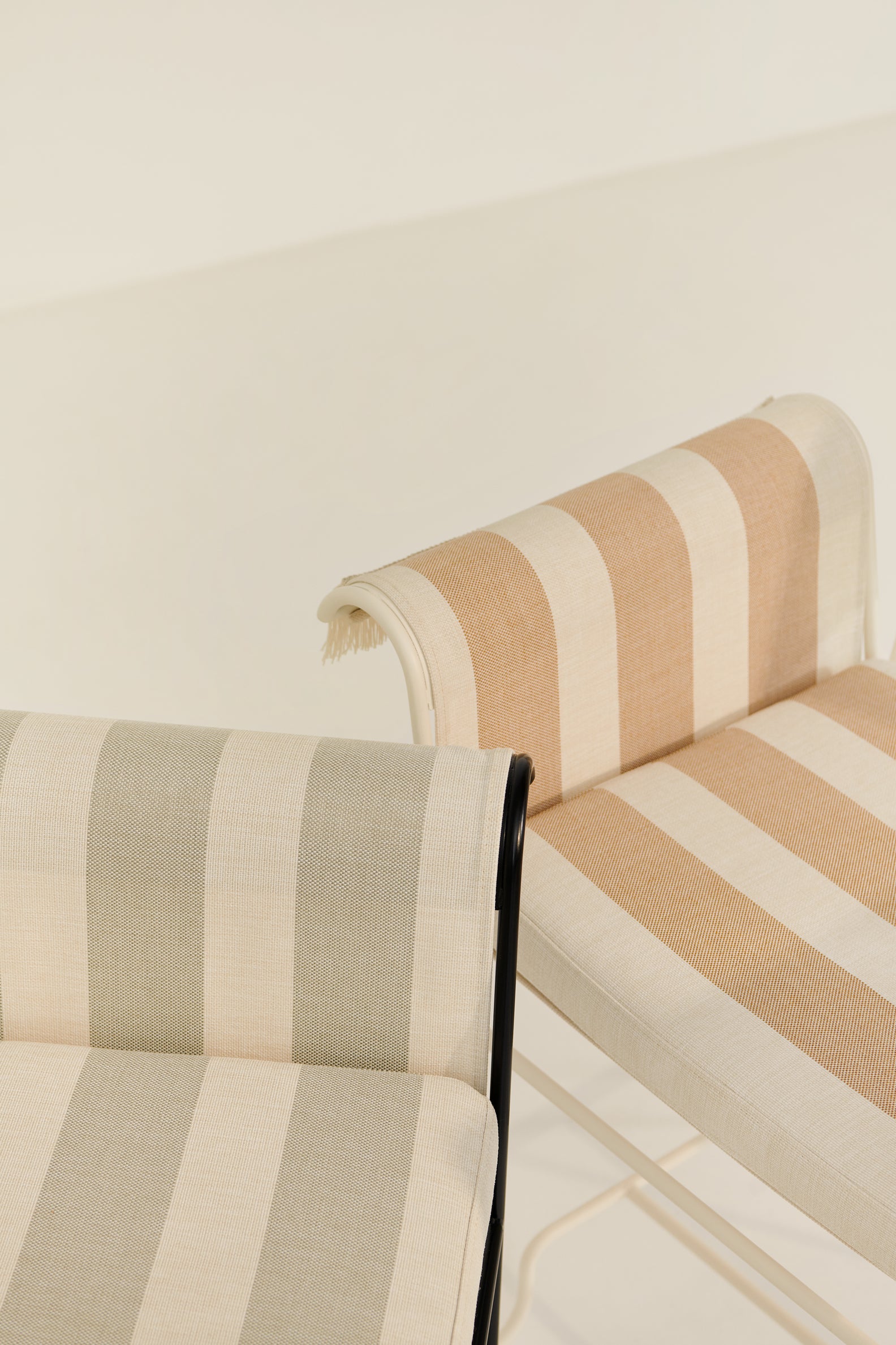 TROPIQUE garden chair gray with a white steel base