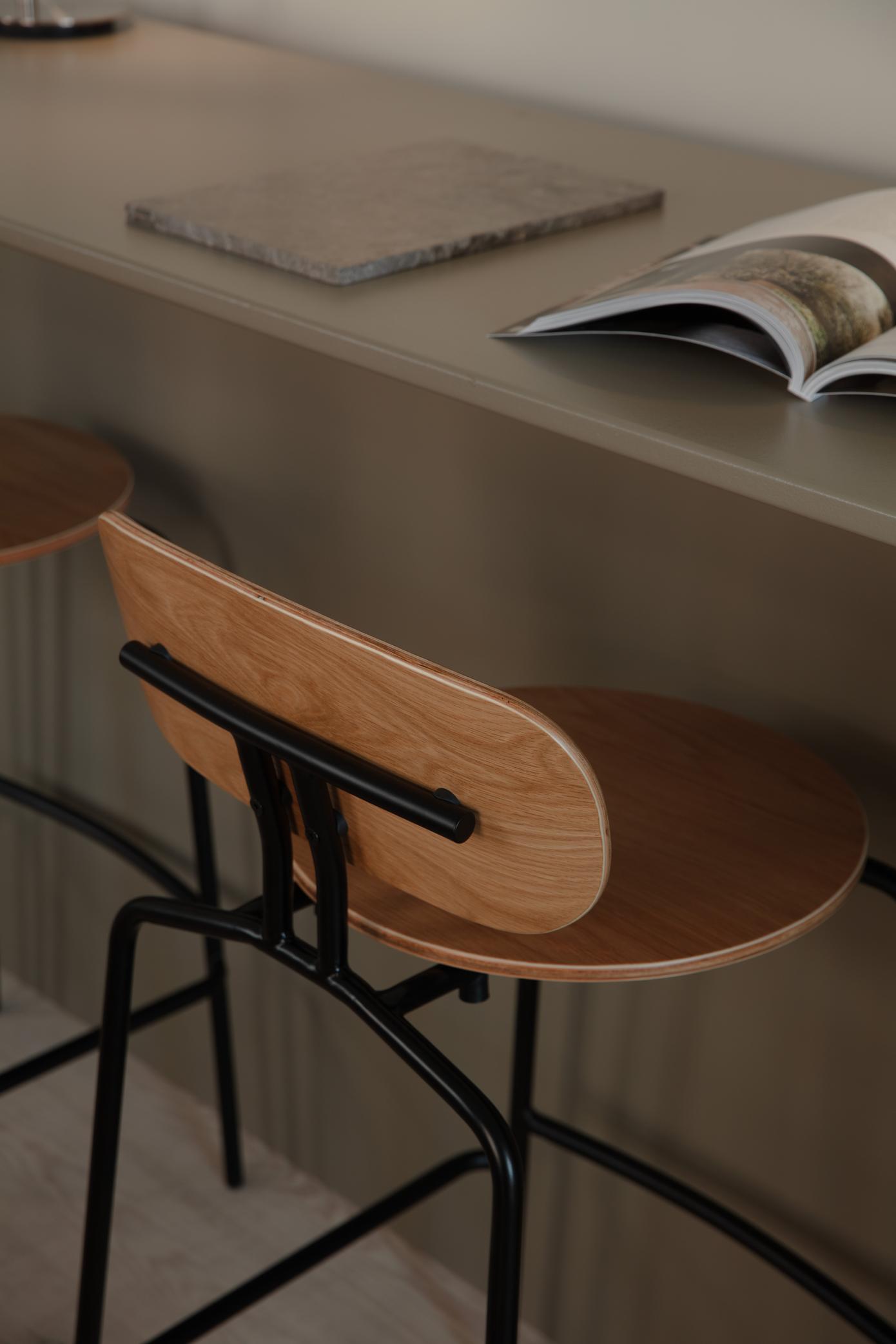 Hocker Curious Oak Veneer with a black base