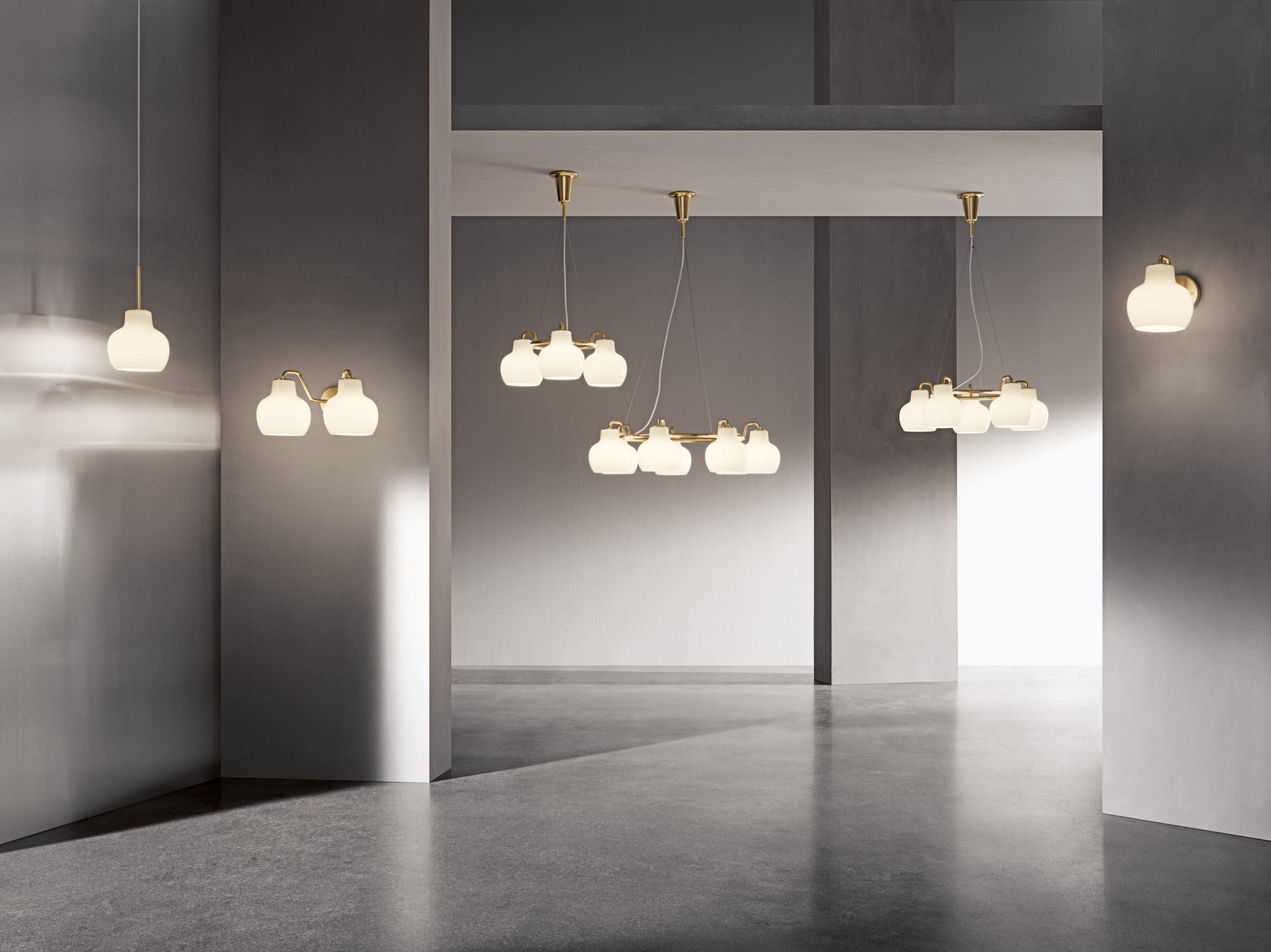 Wandleuchte VL RING CROWN 1 weiß mit messingfarbenem Sockel