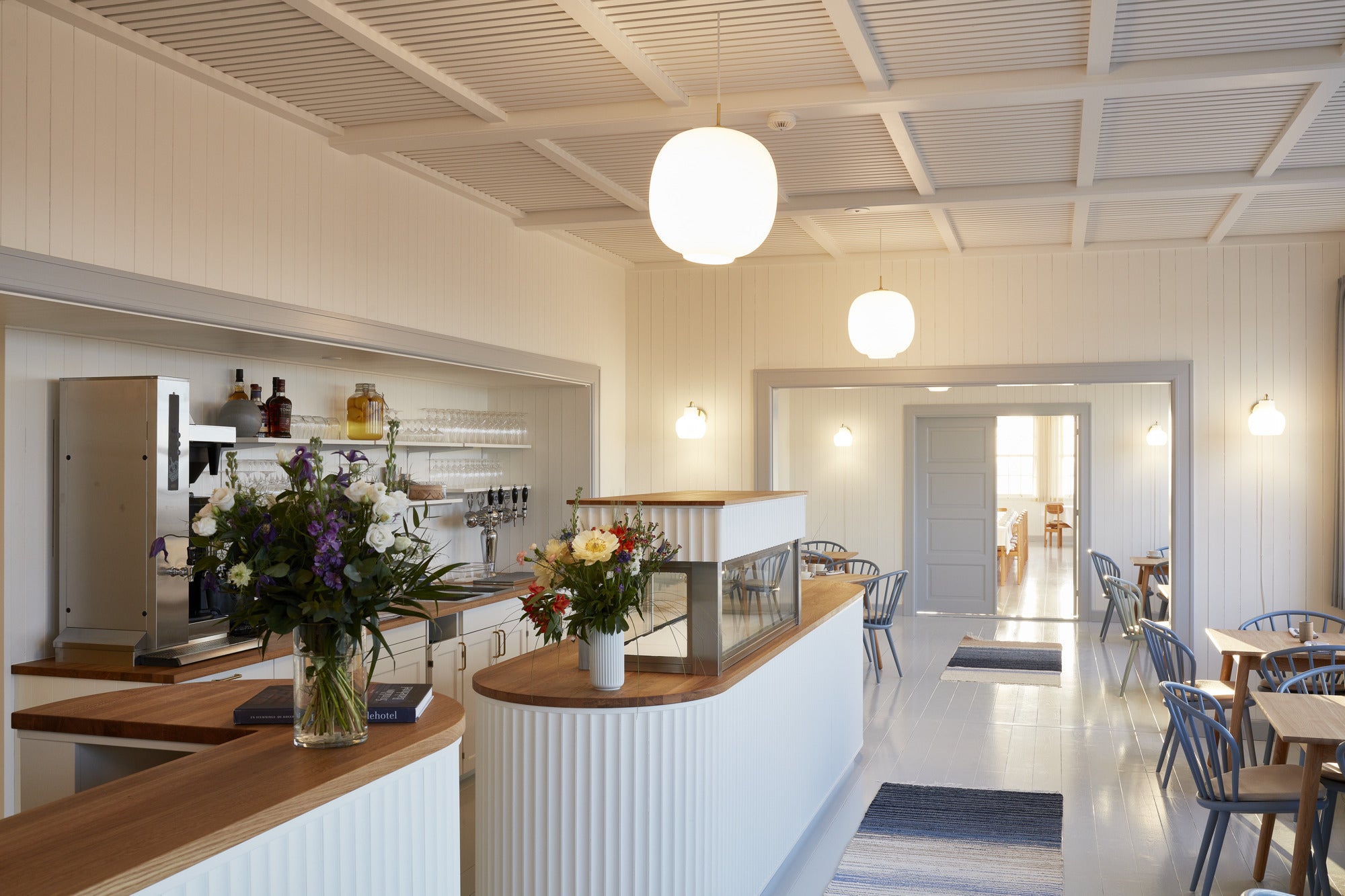 Wandleuchte VL RING CROWN 1 weiß mit messingfarbenem Sockel