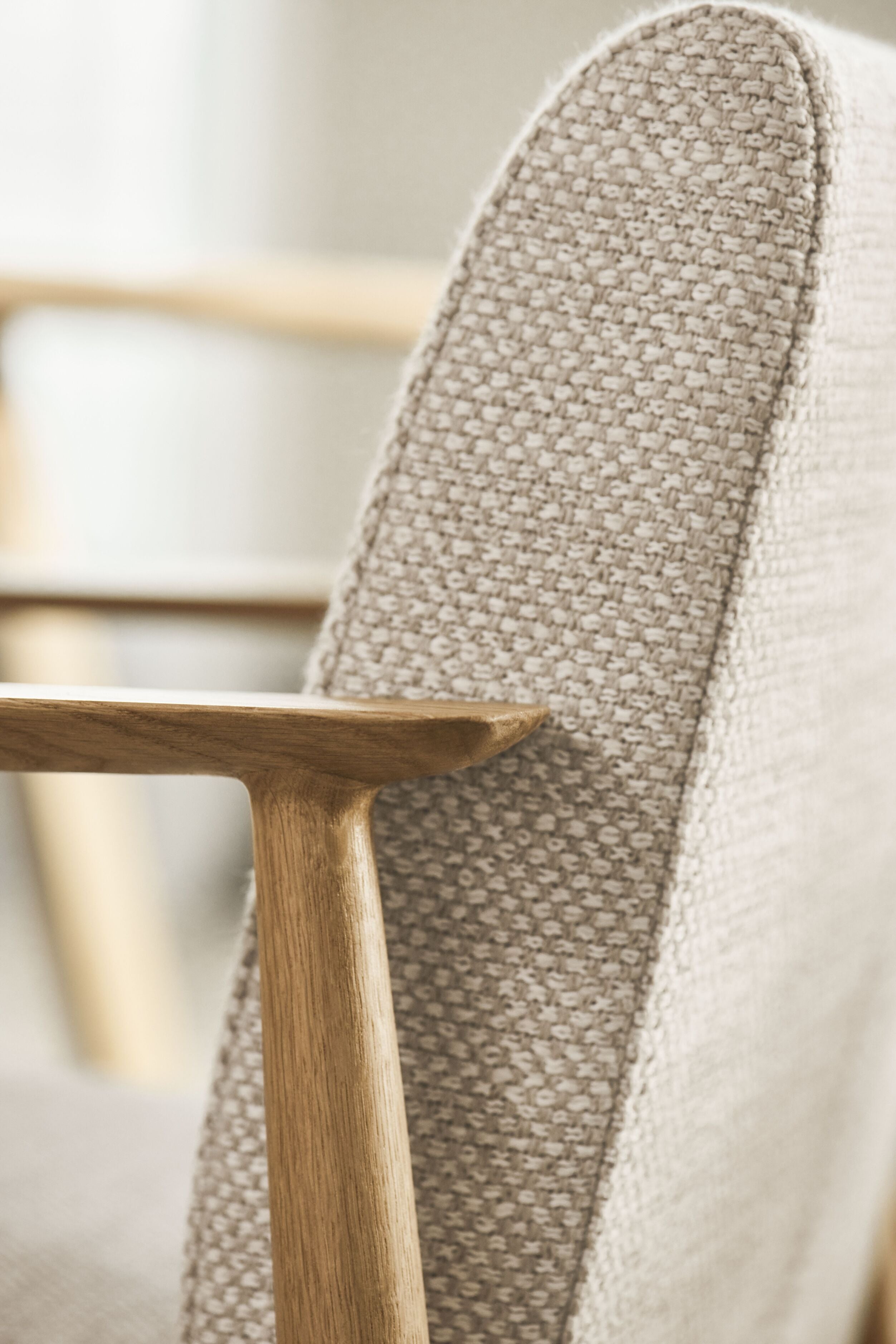 Upholstered sofa Visti base of oak wood