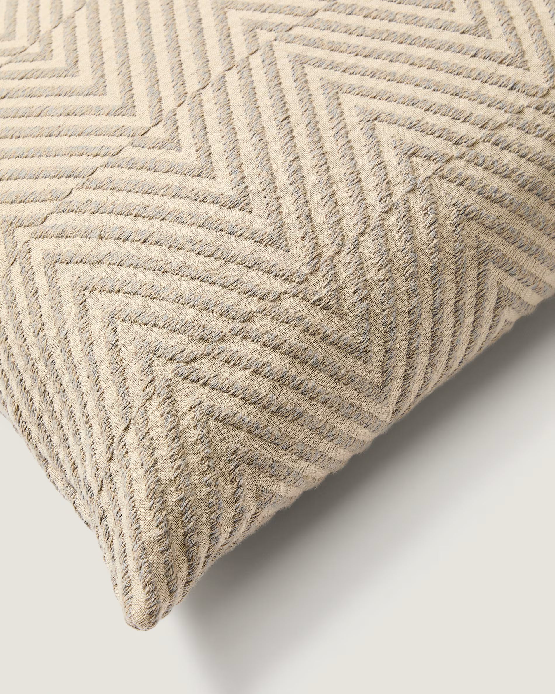 LUNVER ecru pillowcase