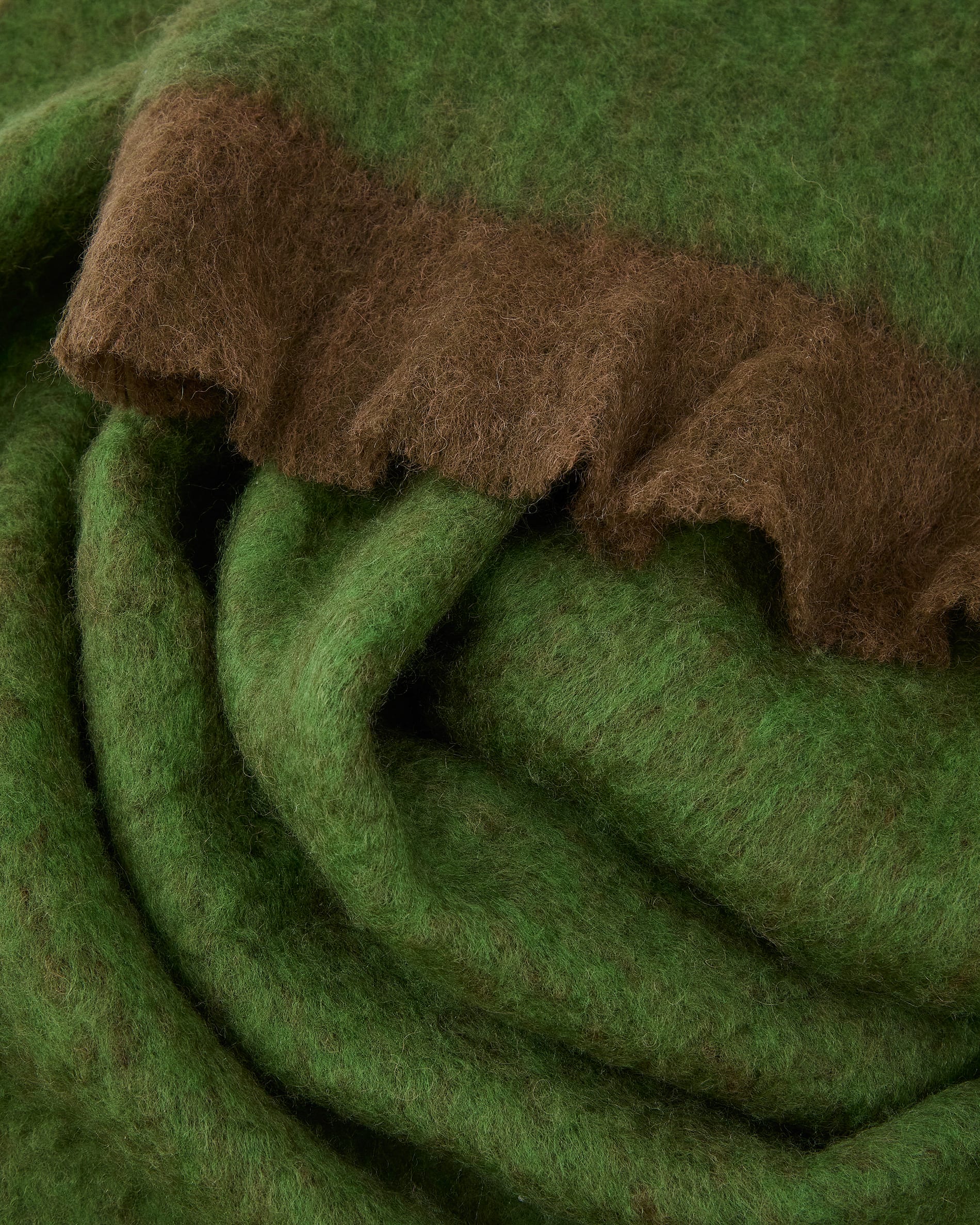 Pled ODELNA green with brown ruffles