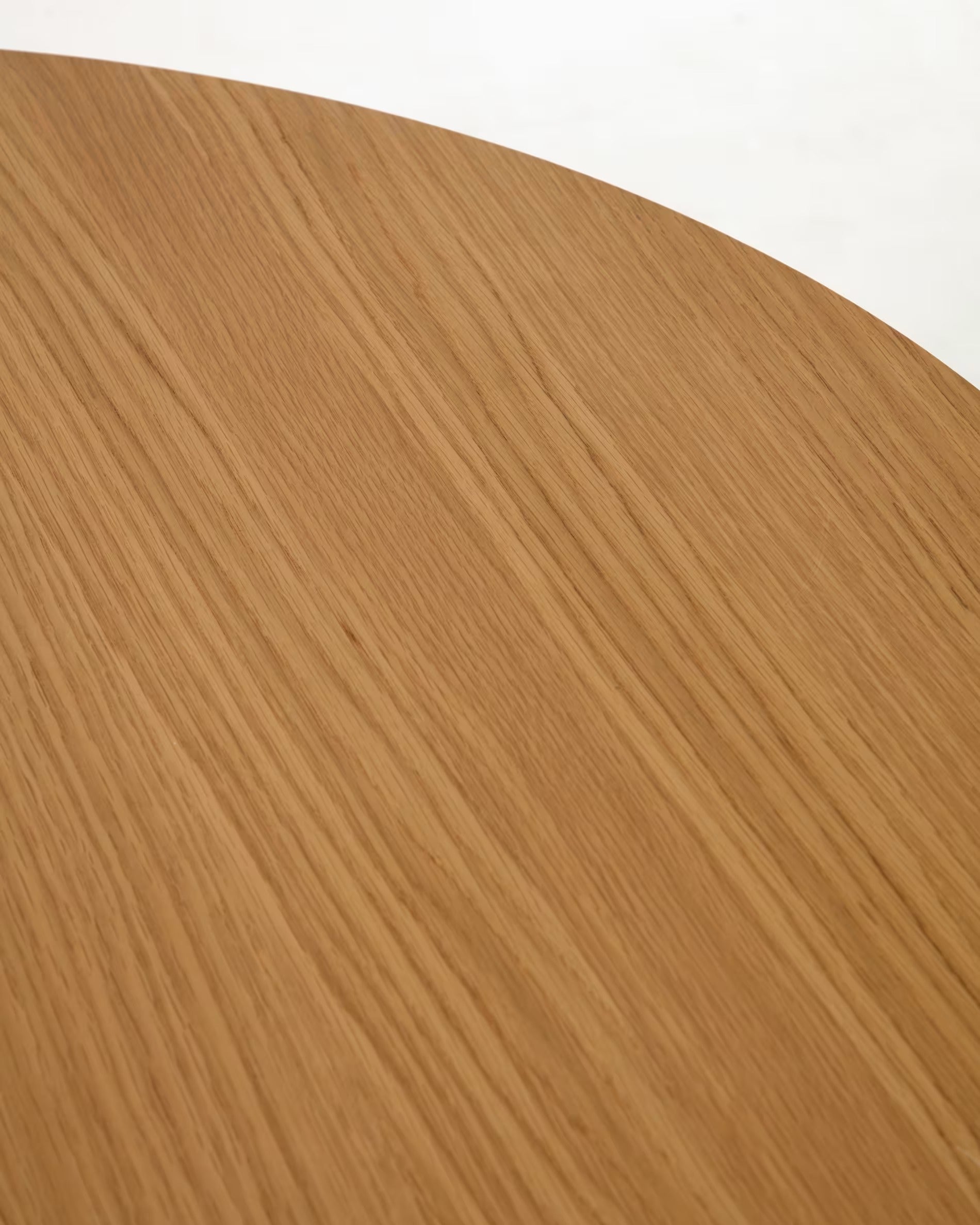 OQUI round extendable table oak veneer