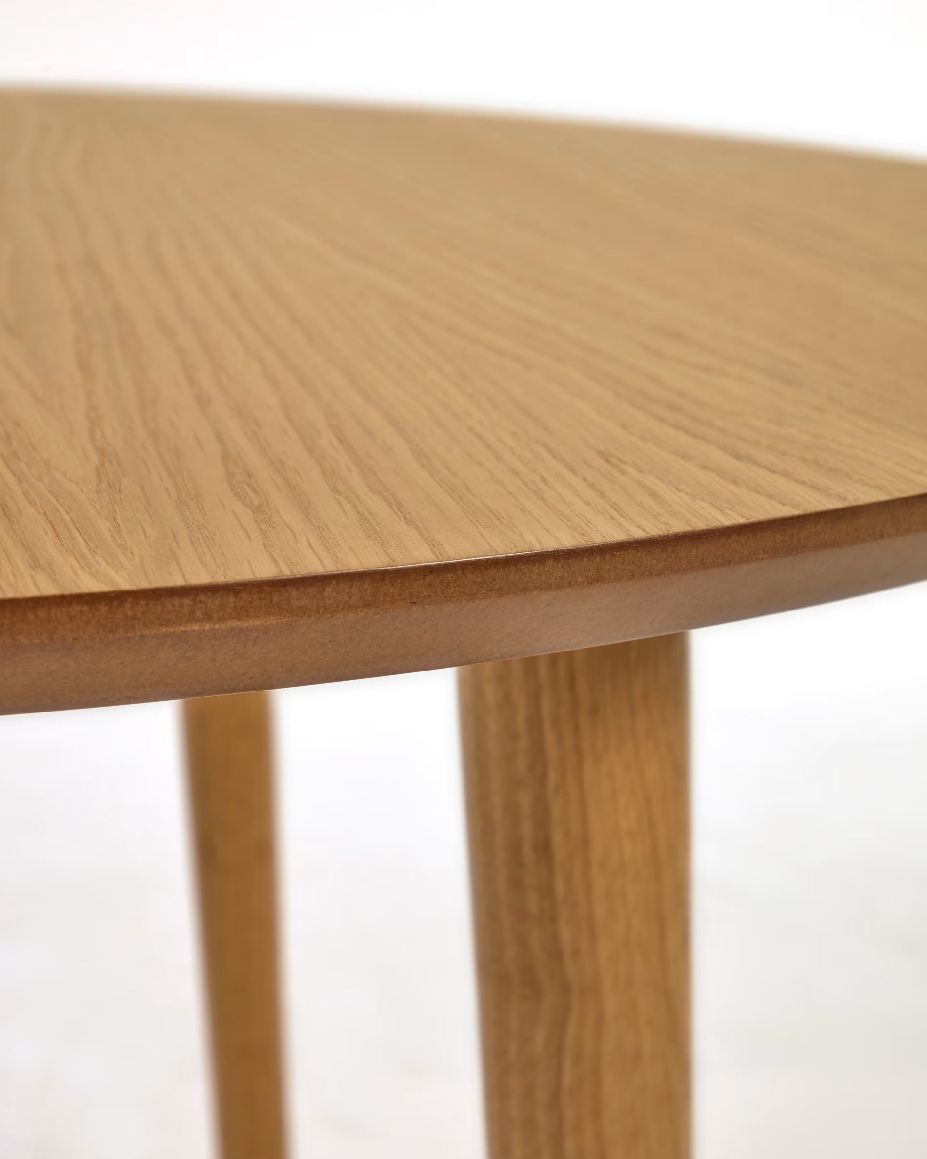OQUI round extendable table oak veneer