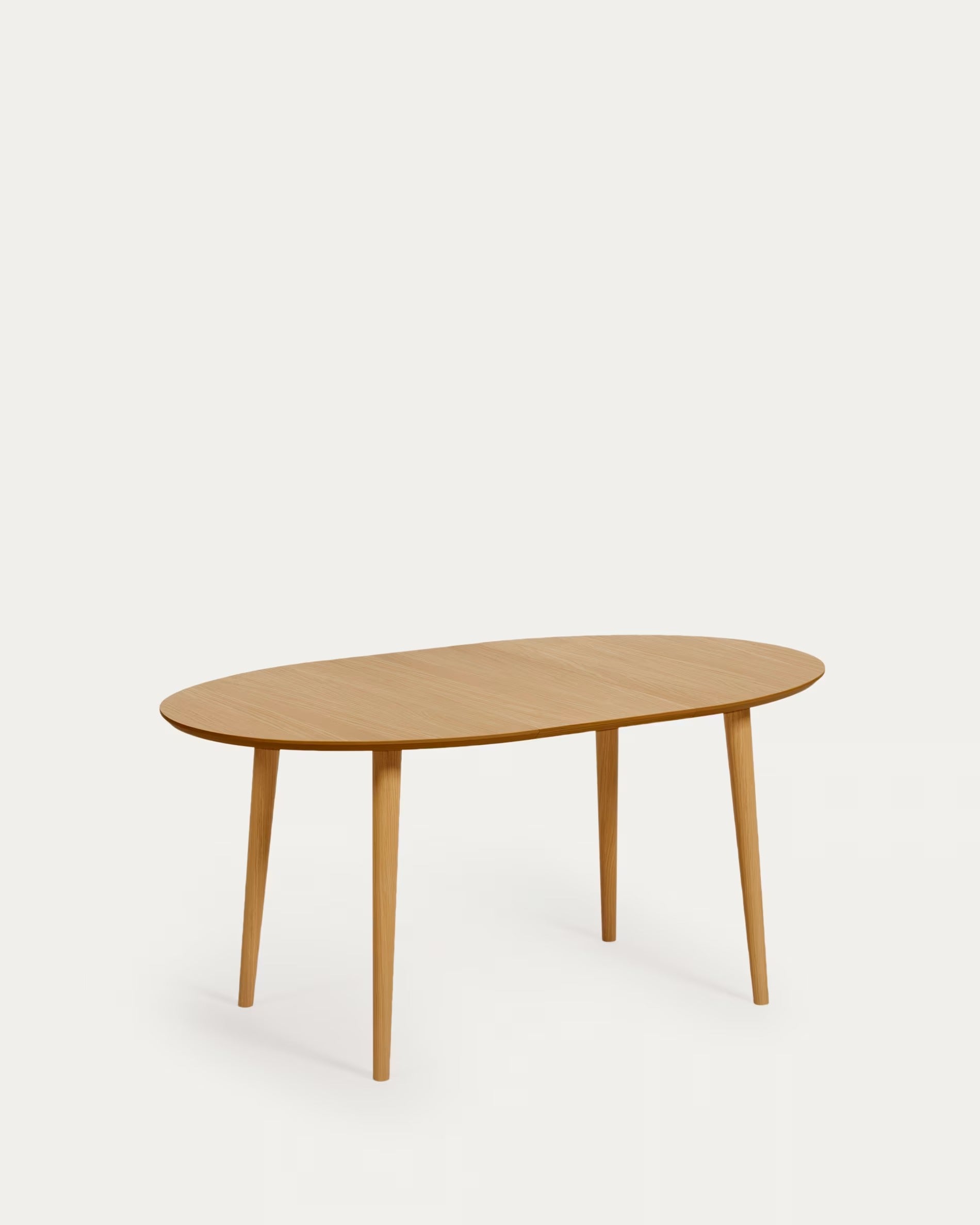 OQUI round extendable table oak veneer
