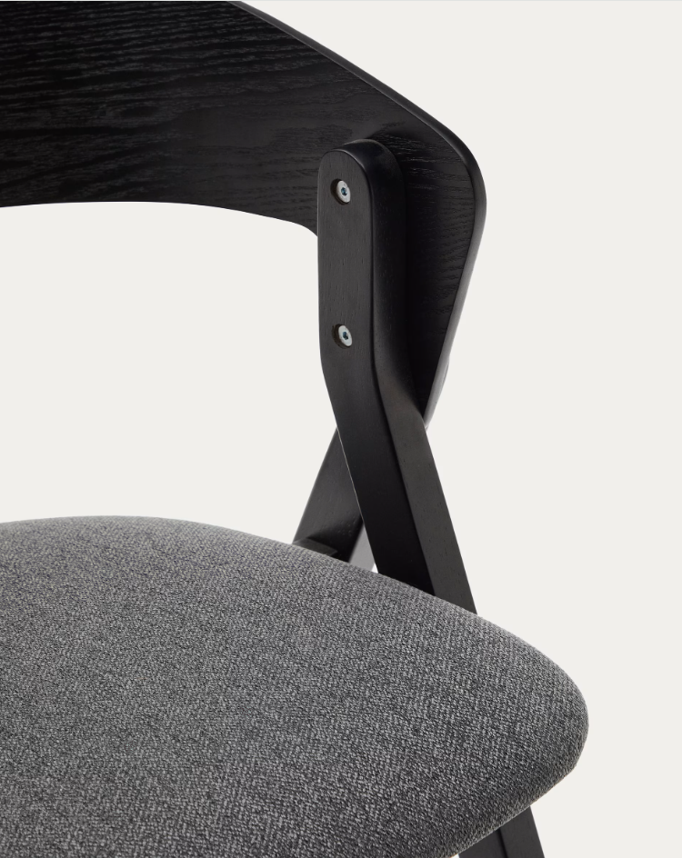 Ihr Stuhl Godia Veneer Asche mit schwarzem Finish