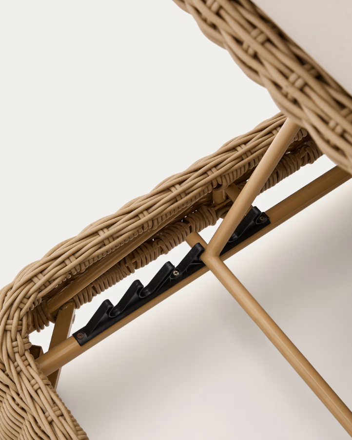 Synthetic rattan merner