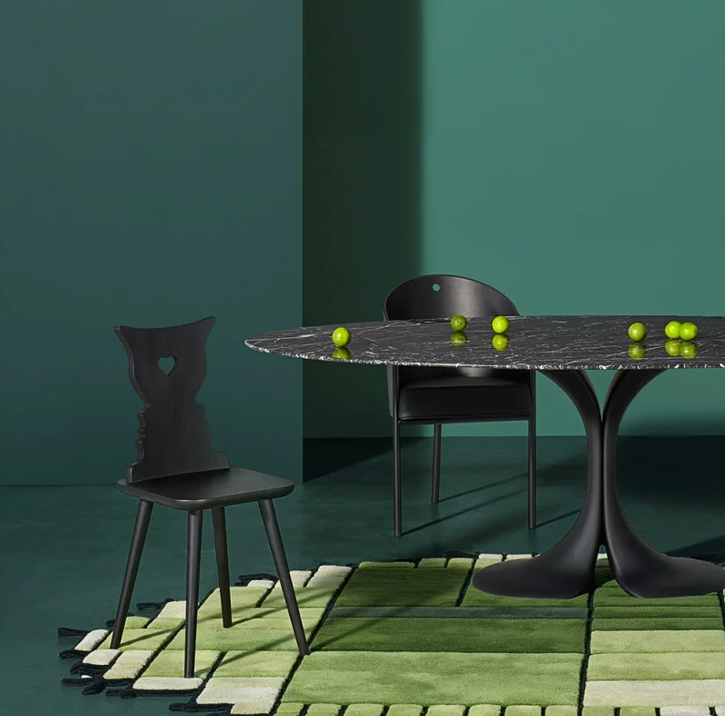 Chair in black