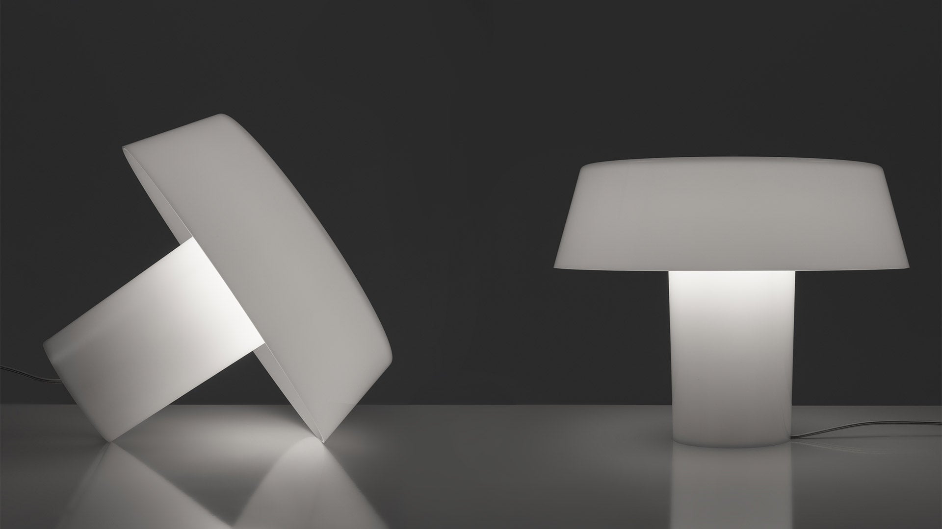 AMAMI White Table Lamp