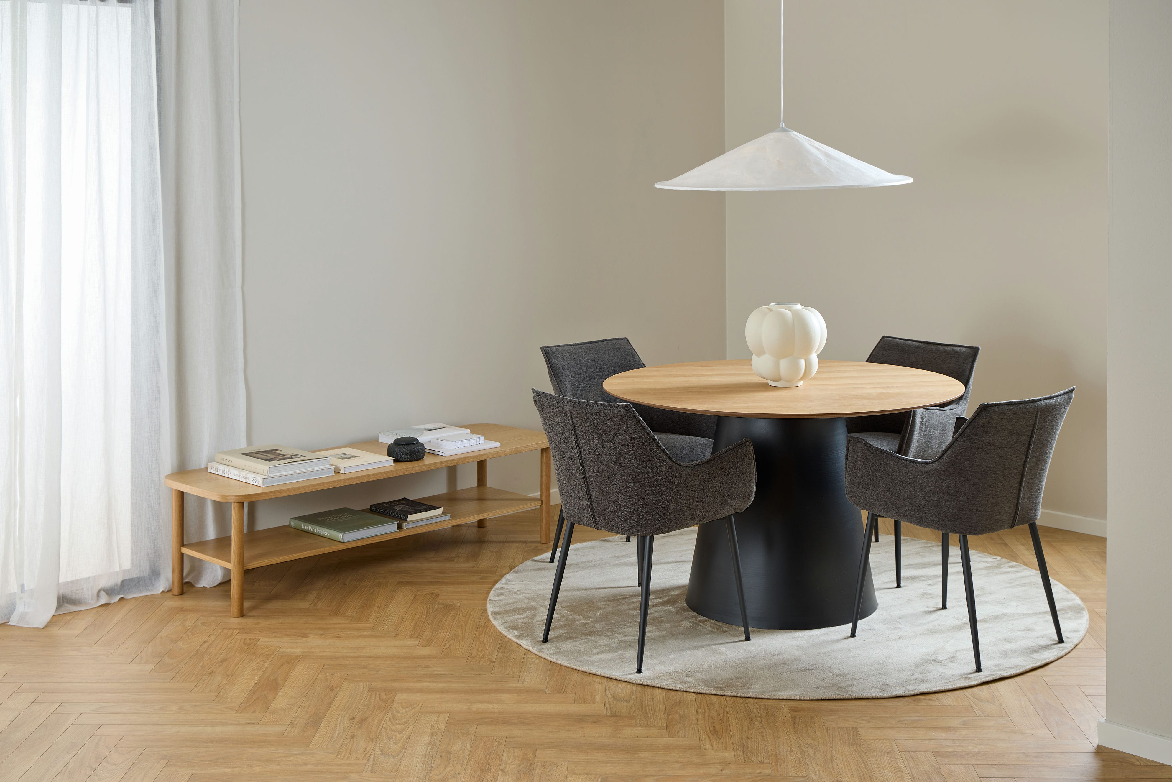 Runder Tisch SOLI Eichenfurnier
