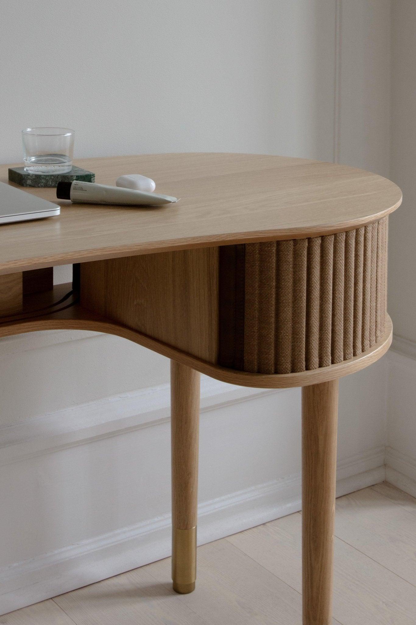 Biurko AUDACIOUS karmelowy z dębem UMAGE Eye on Design