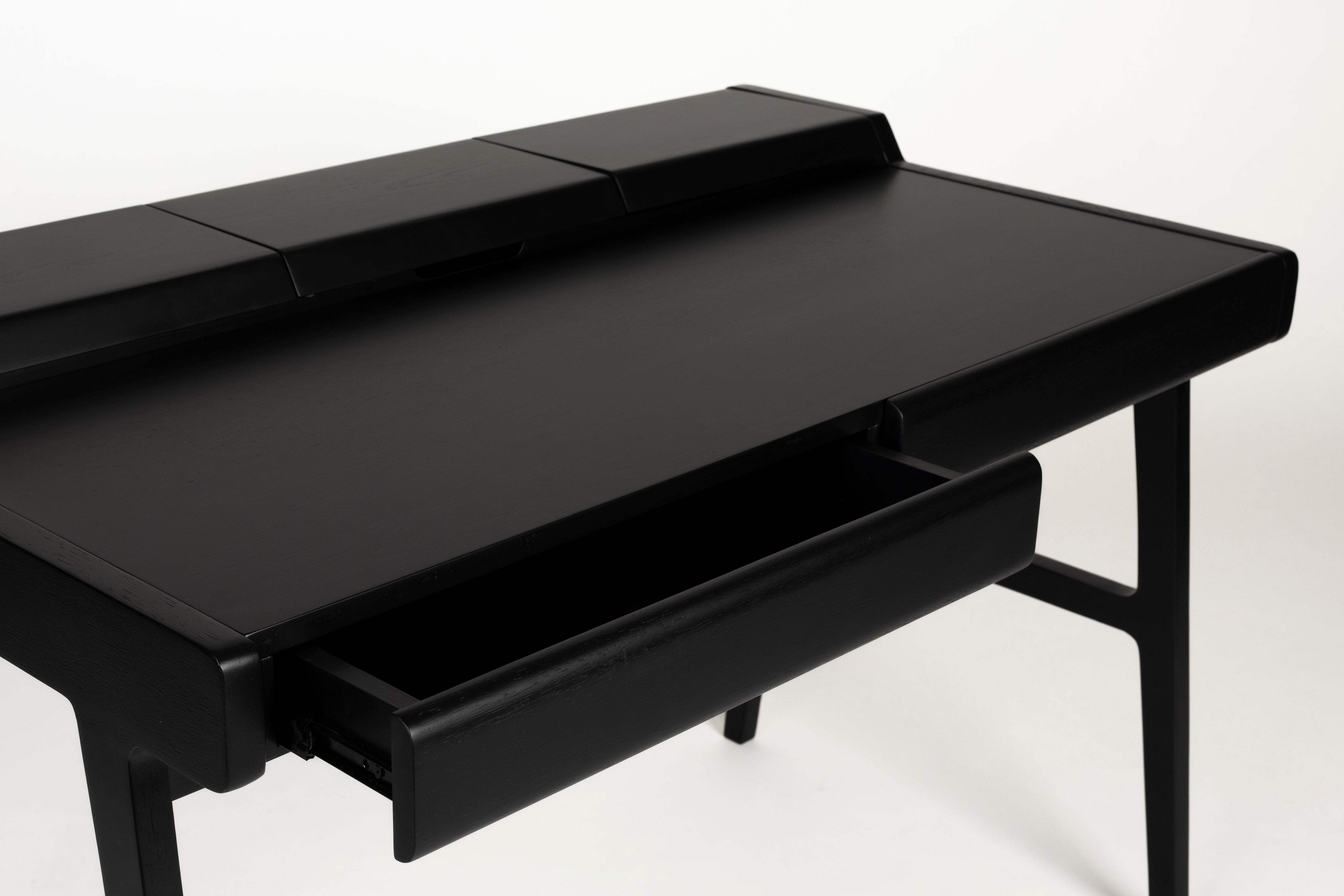Biurko KAAT czarne drewno Zuiver Eye on Design