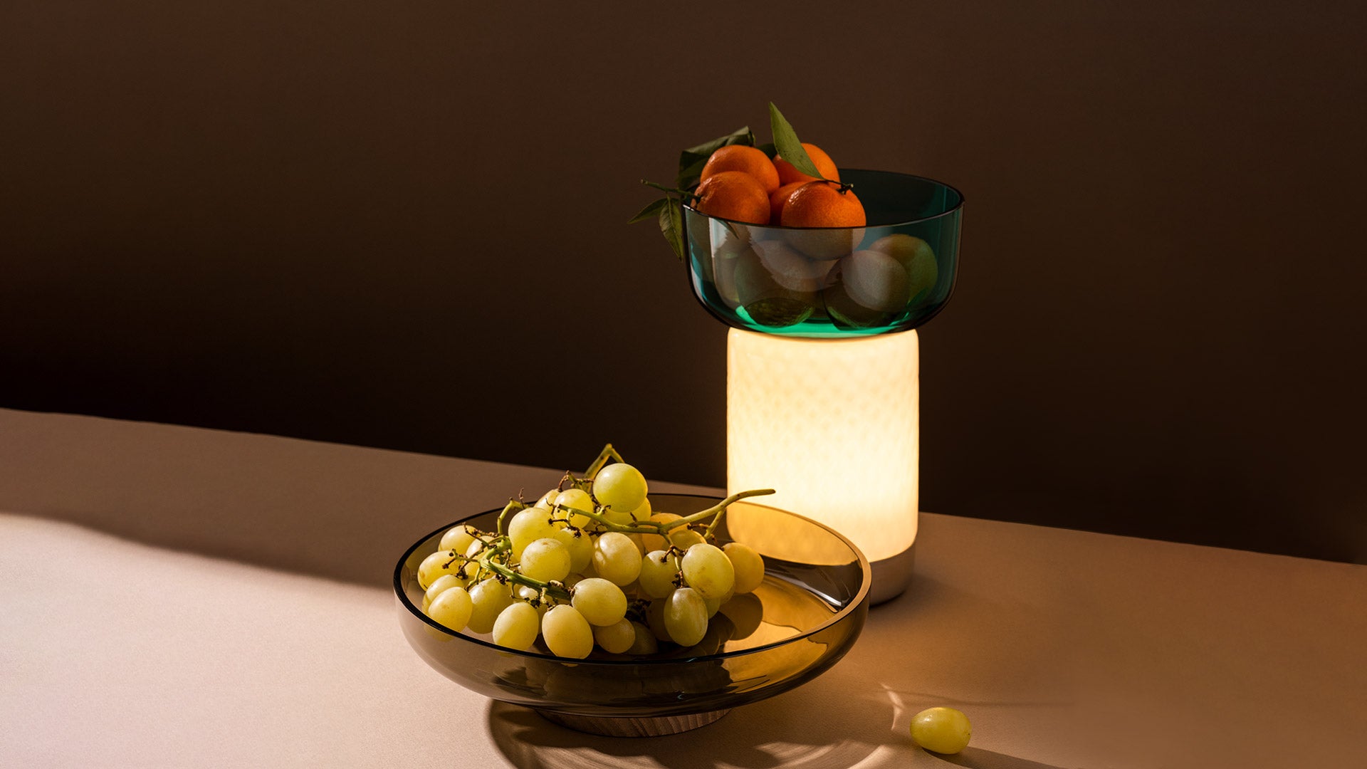 BONTA gray tray with wooden base