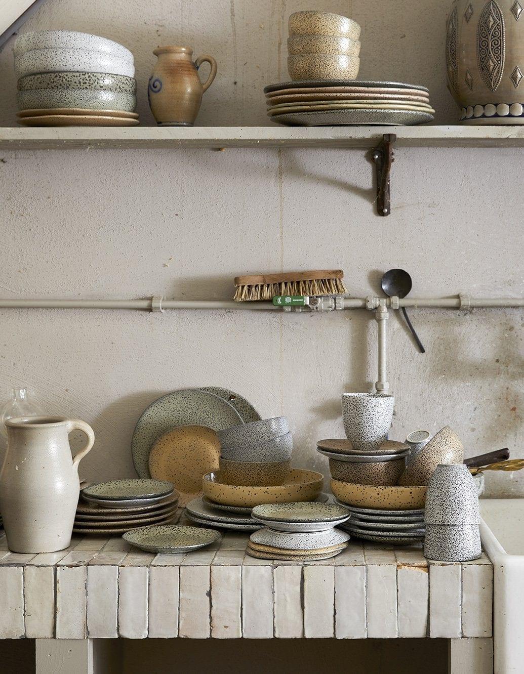Ceramiczny talerz obiadowy Bold&Basic kremowy 2 sztuki HKliving Eye on Design