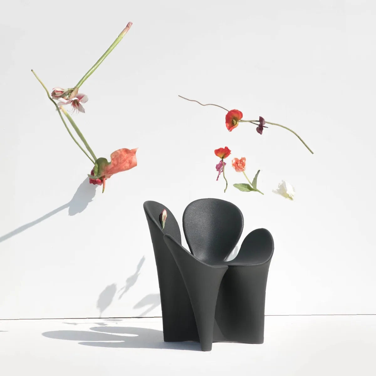 Anthracite clover armchair