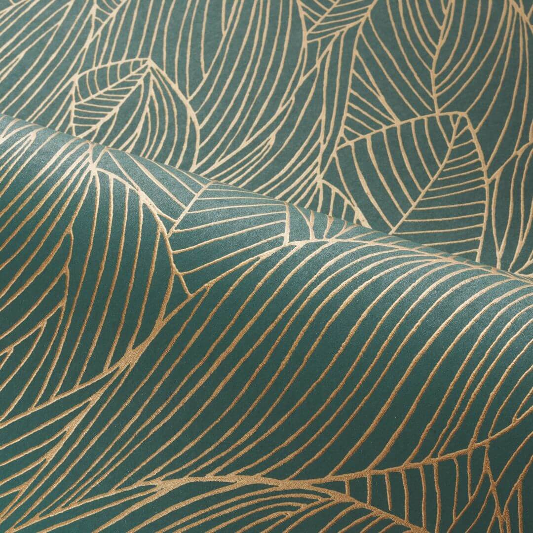 Non-woven wallpaper with a plant motif HOSTA - JASPE/DORÉ green with gold
