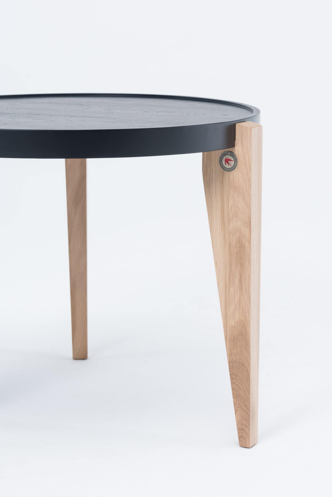 Tisch BONTRI mit schwarzer Platte und Holzgestell
