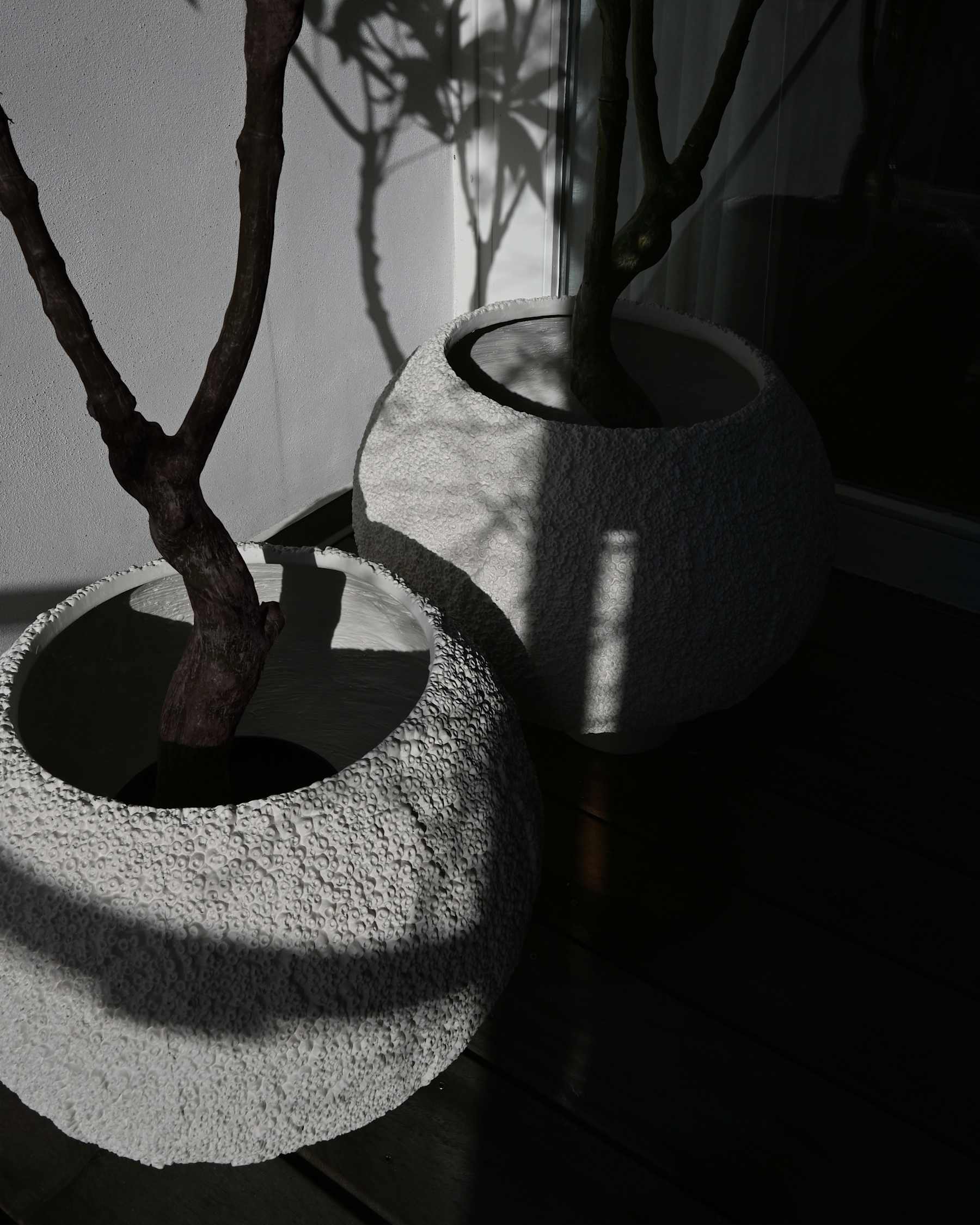 URCHIN planter broken white