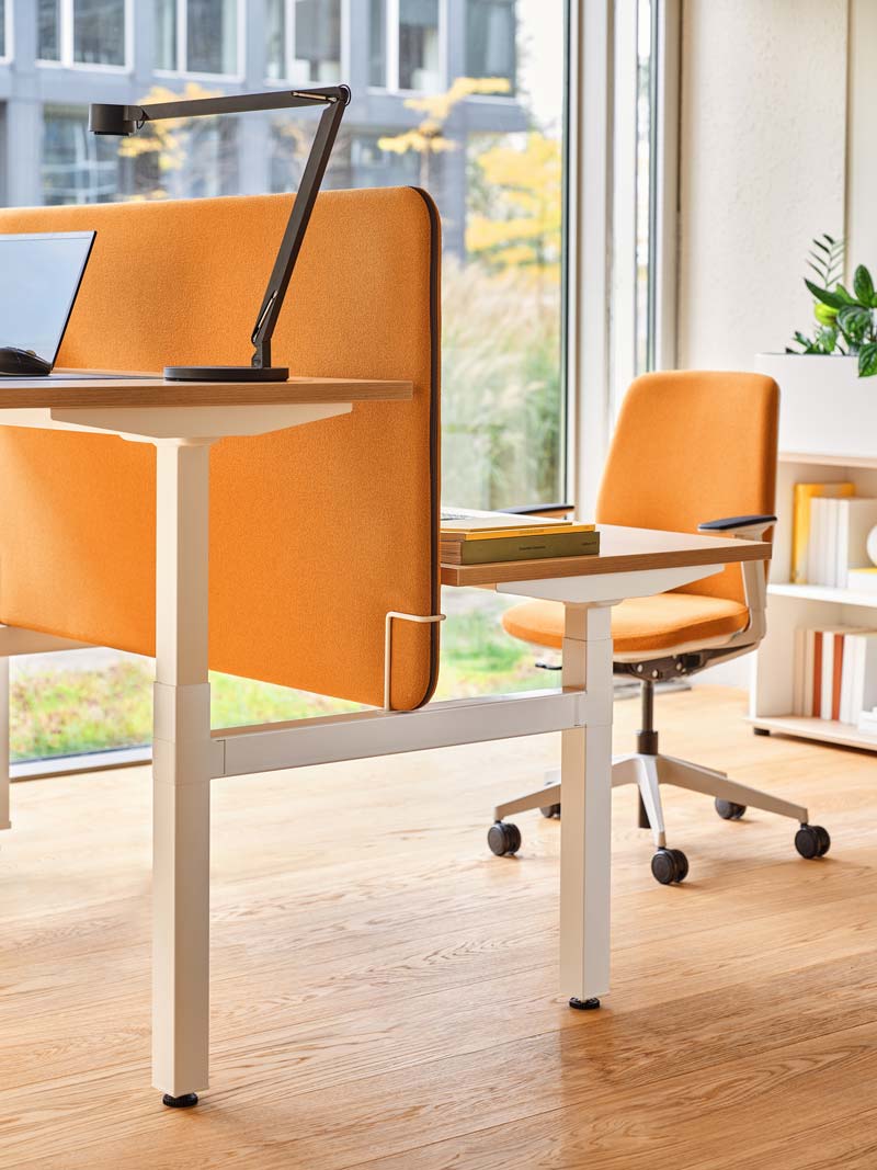 Sessel mit gepolsterter Evo -Rückenlehne verstellbarer Basis mit Rädern für harte Oberfläche