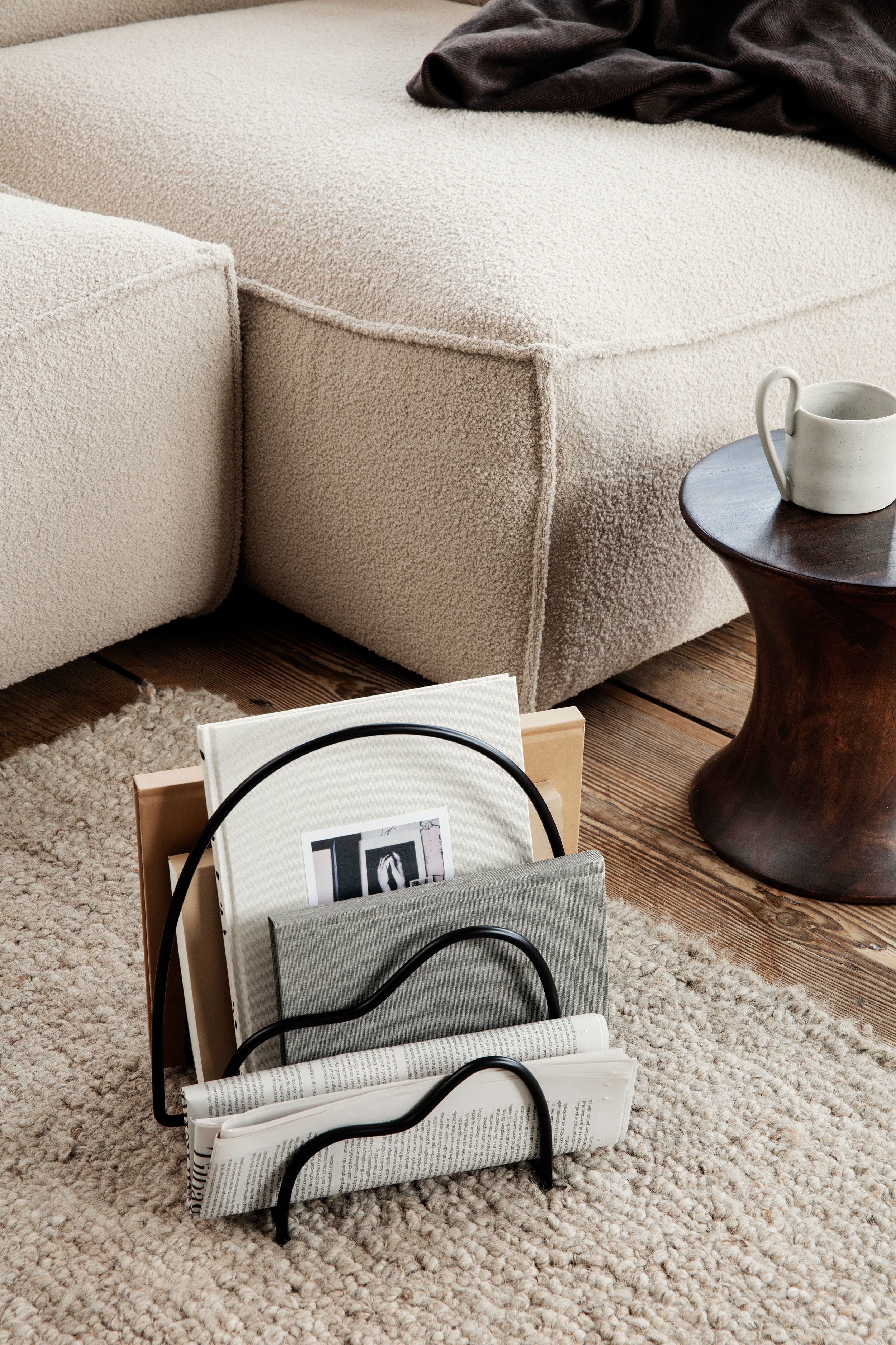LITHOS black magazine rack