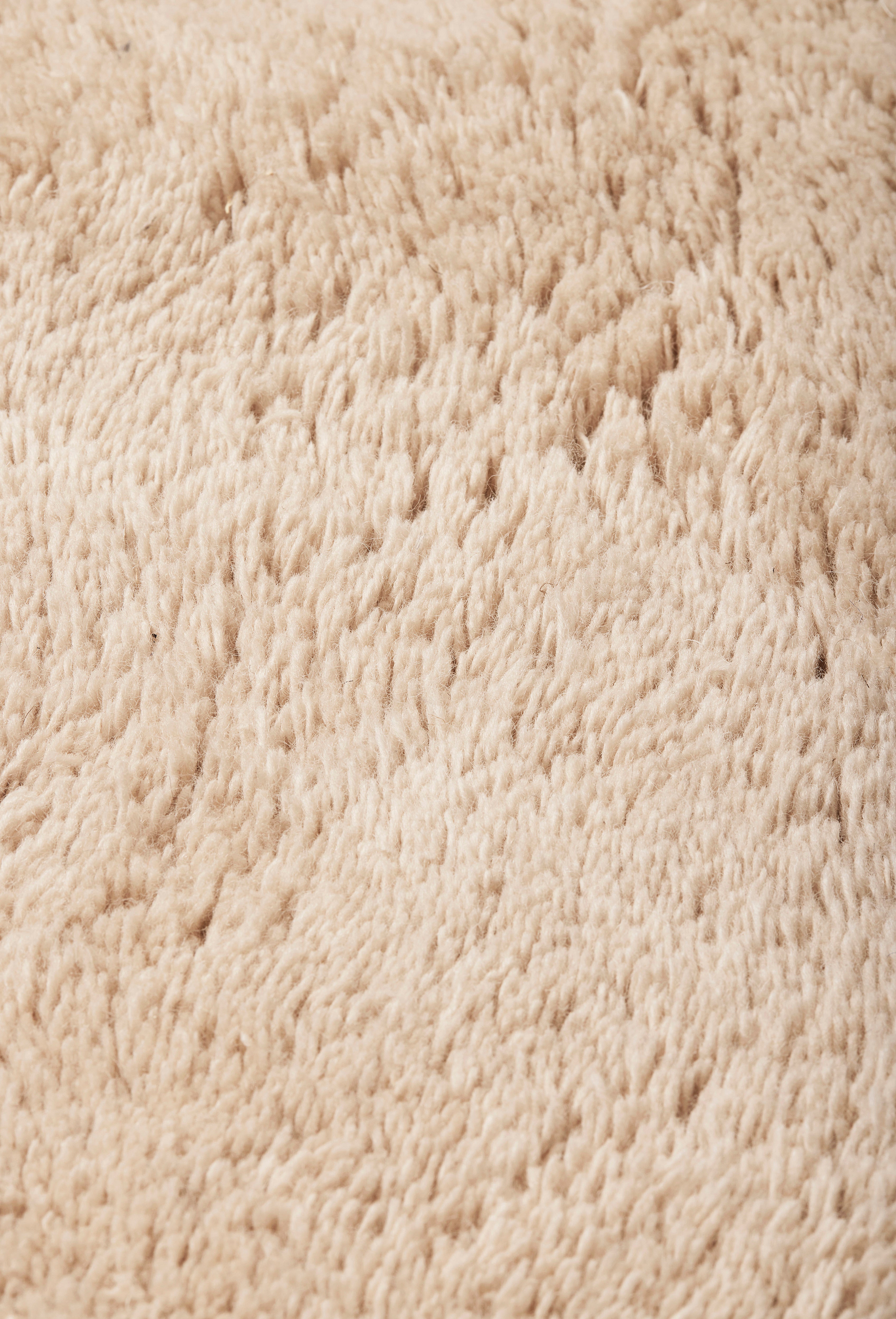 FORMA rug broken white