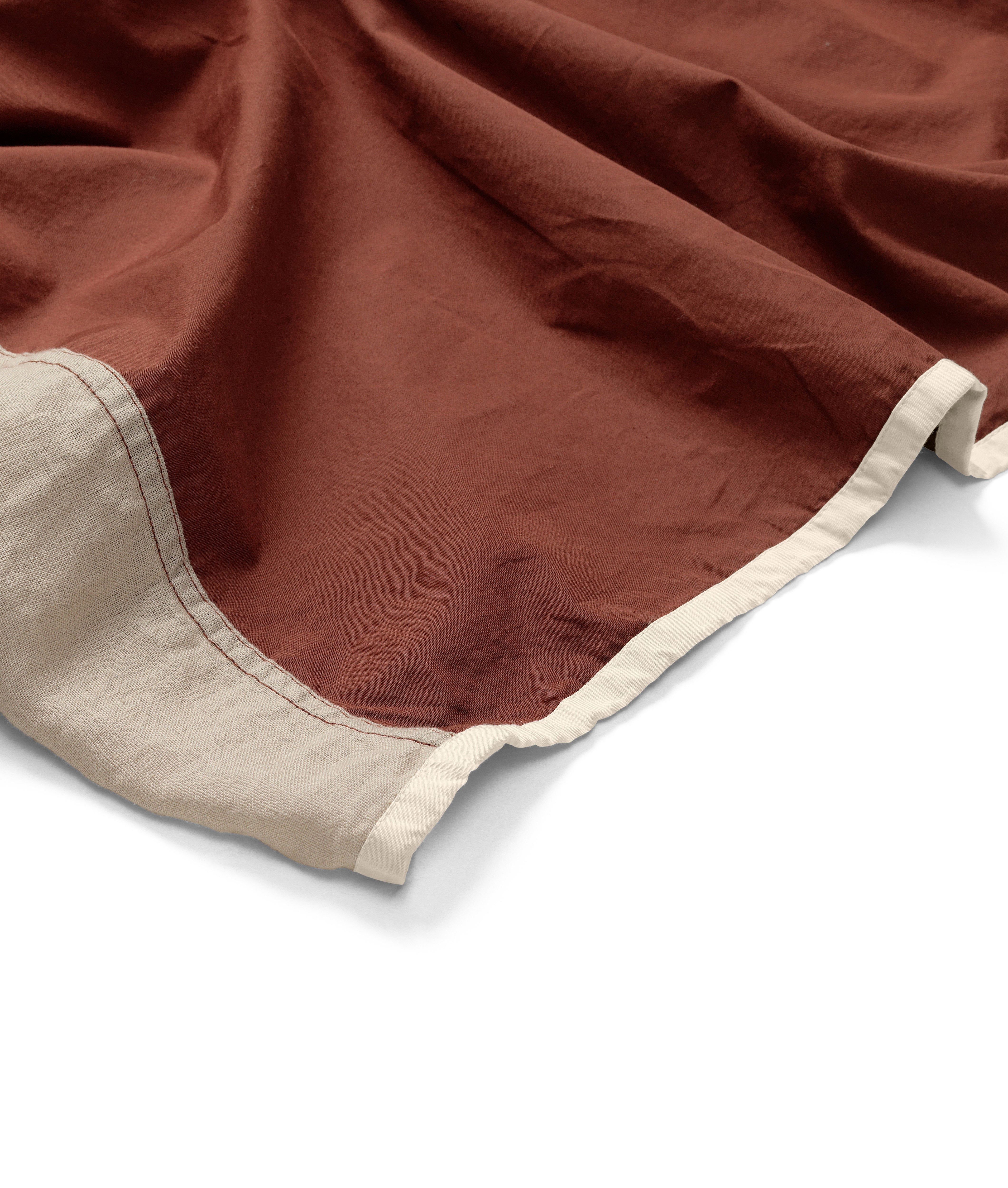 PART bedspread in burgundy with beige