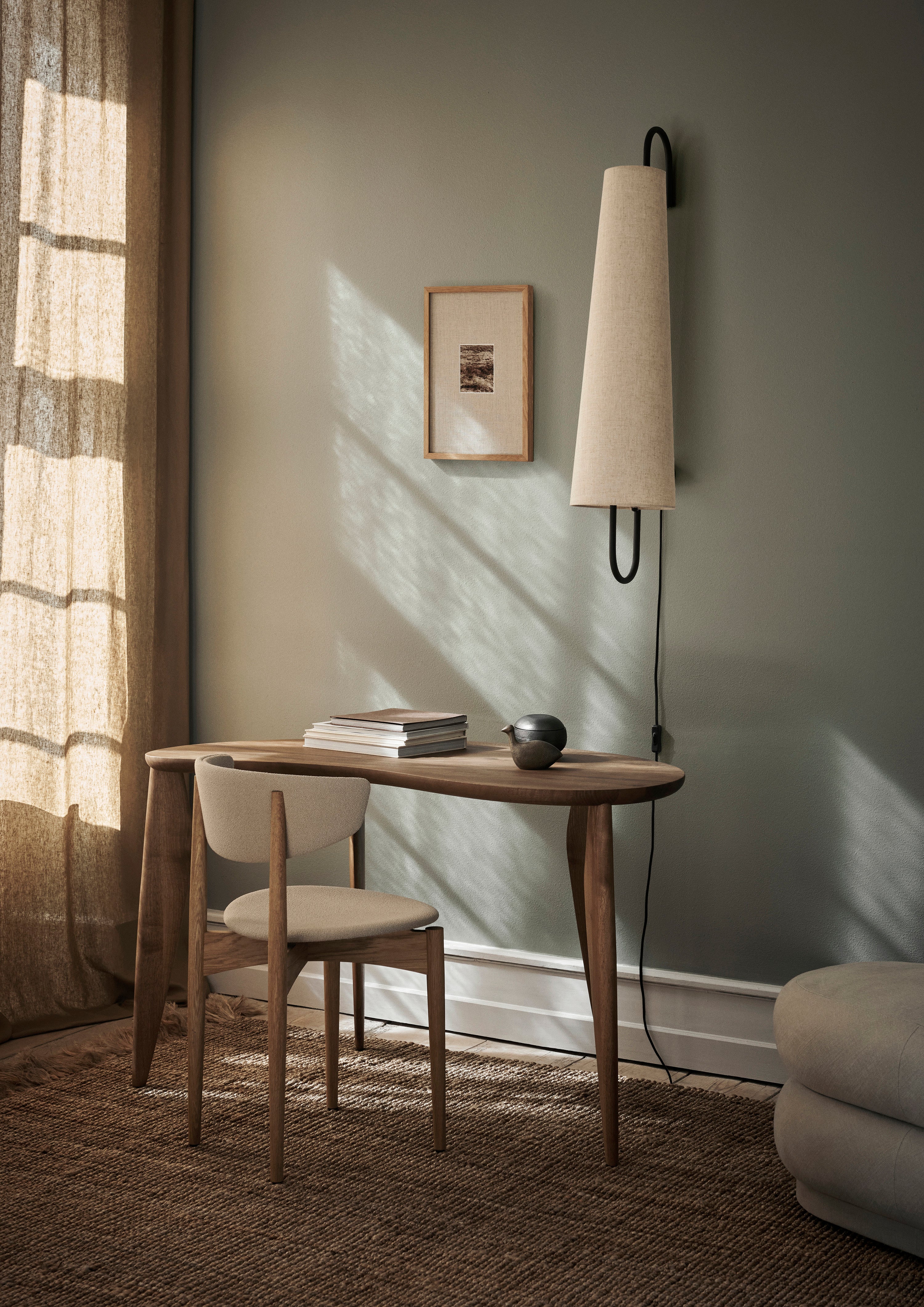 ANCORA wall lamp in broken white with a black frame