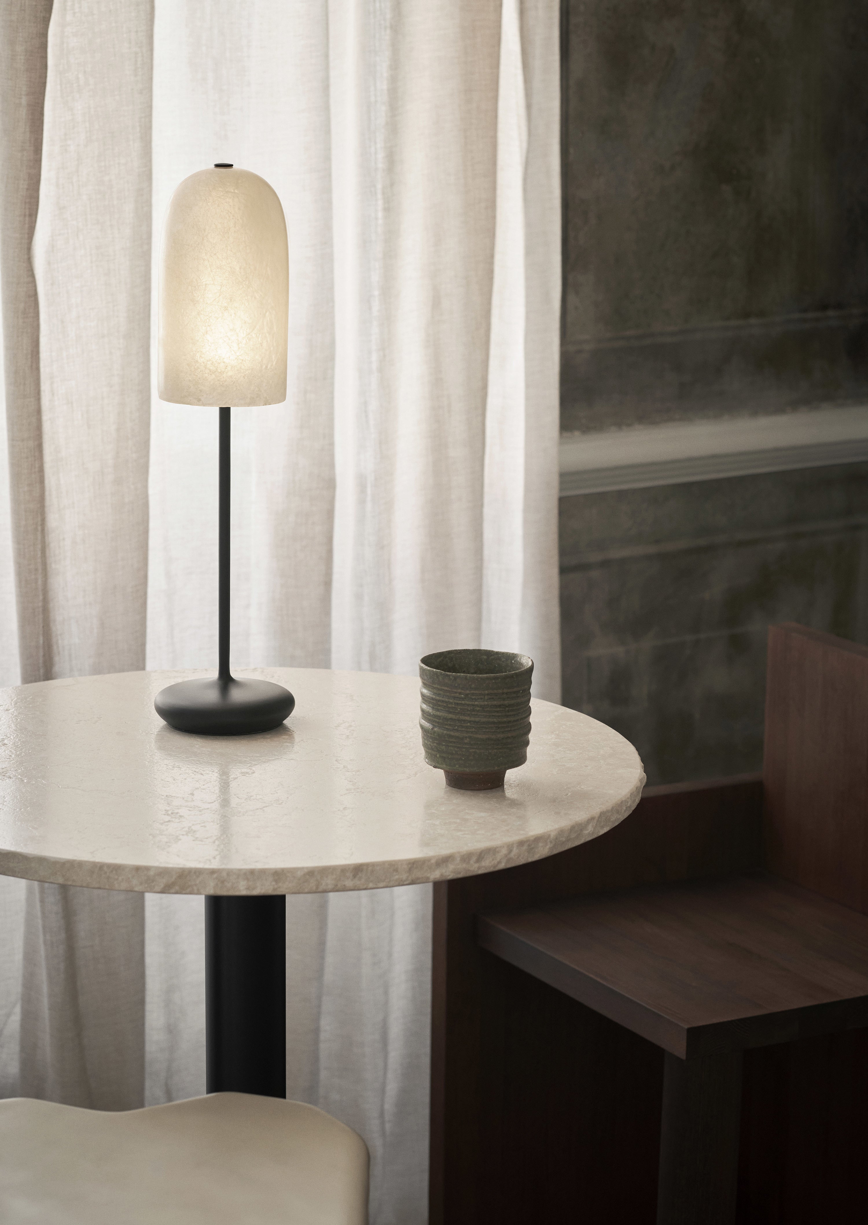 Table lamp GRY white shade with black base