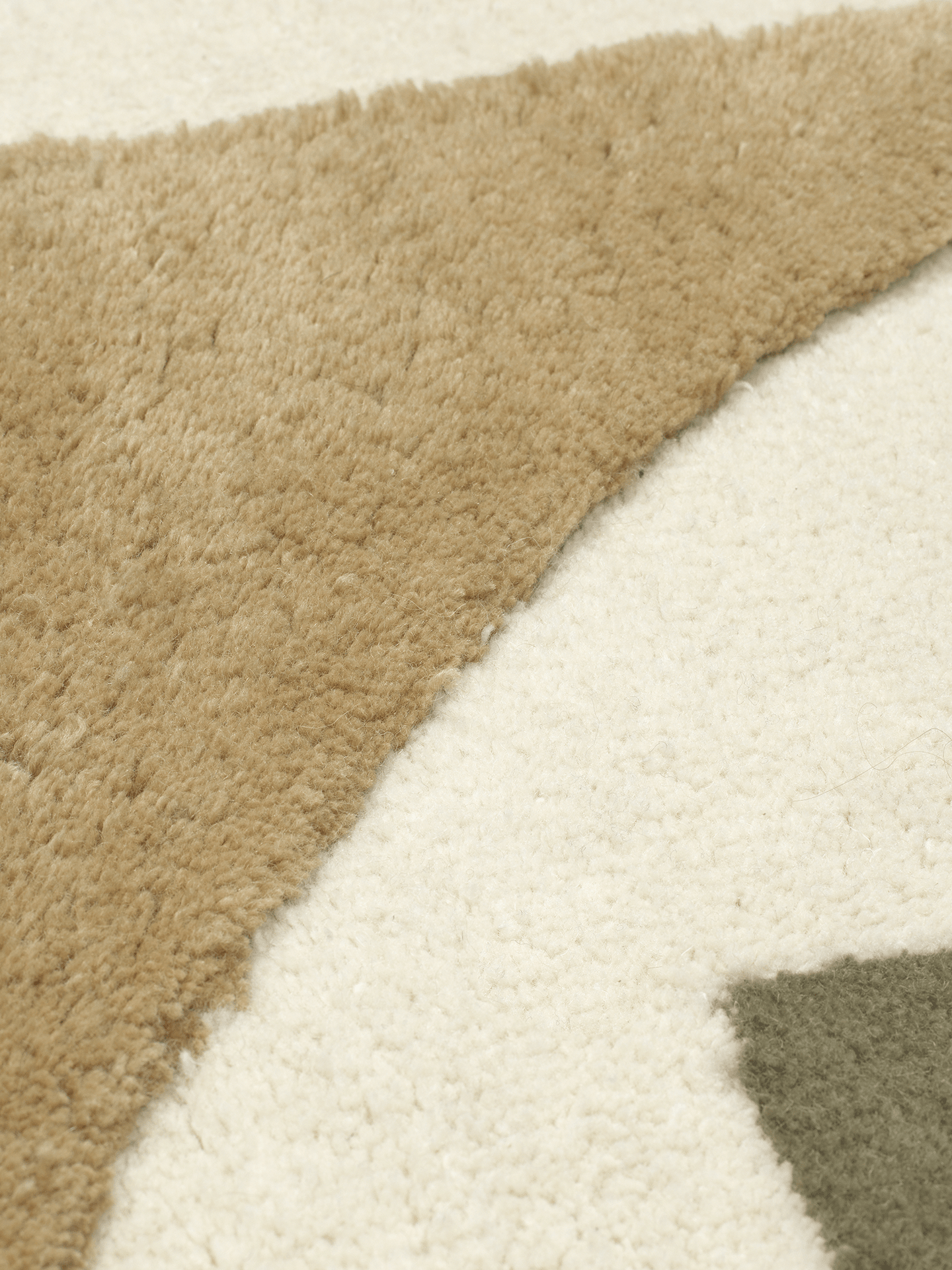 BLOCO green rug with beige