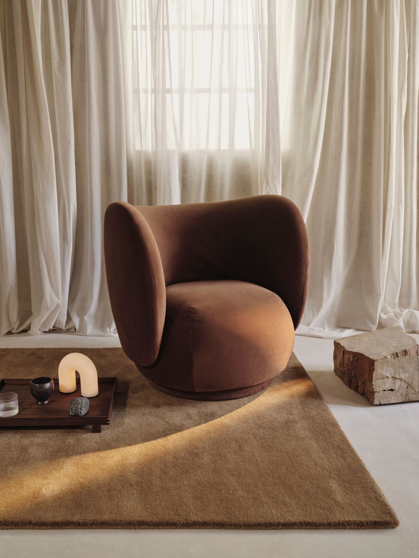 RICO LOUNGE Armchair Rich Velvet brown