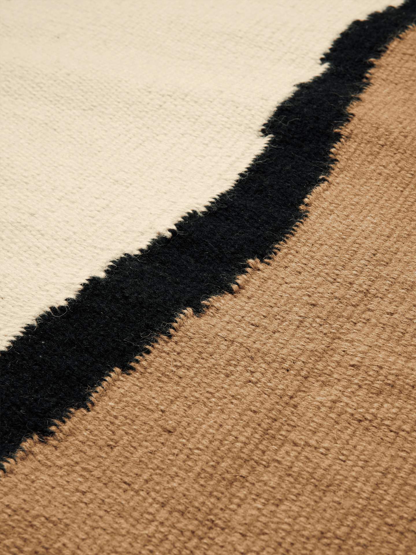 SOIL KELIM runner broken white with sand